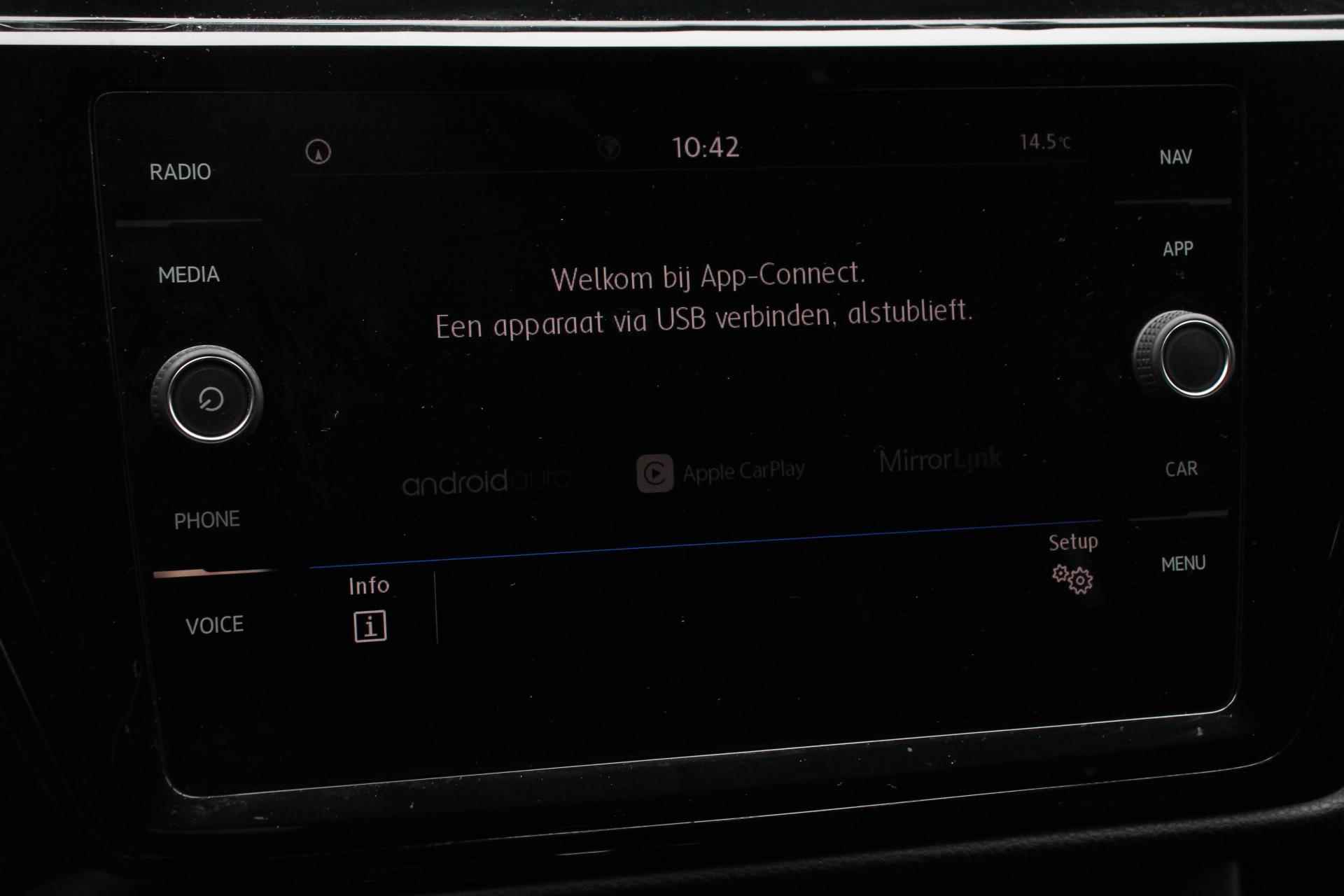 Volkswagen Touran 1.4 TSI 150 pk DSG R-Line 7 Persoons | Navigatie | Apple Carplay/Android Auto | Camera | Parkeersensoren | Adaptive Cruise Control | Ledverlichting | Getinte ramen | Stoelverwarming | Grootlichtassistent - 23/31