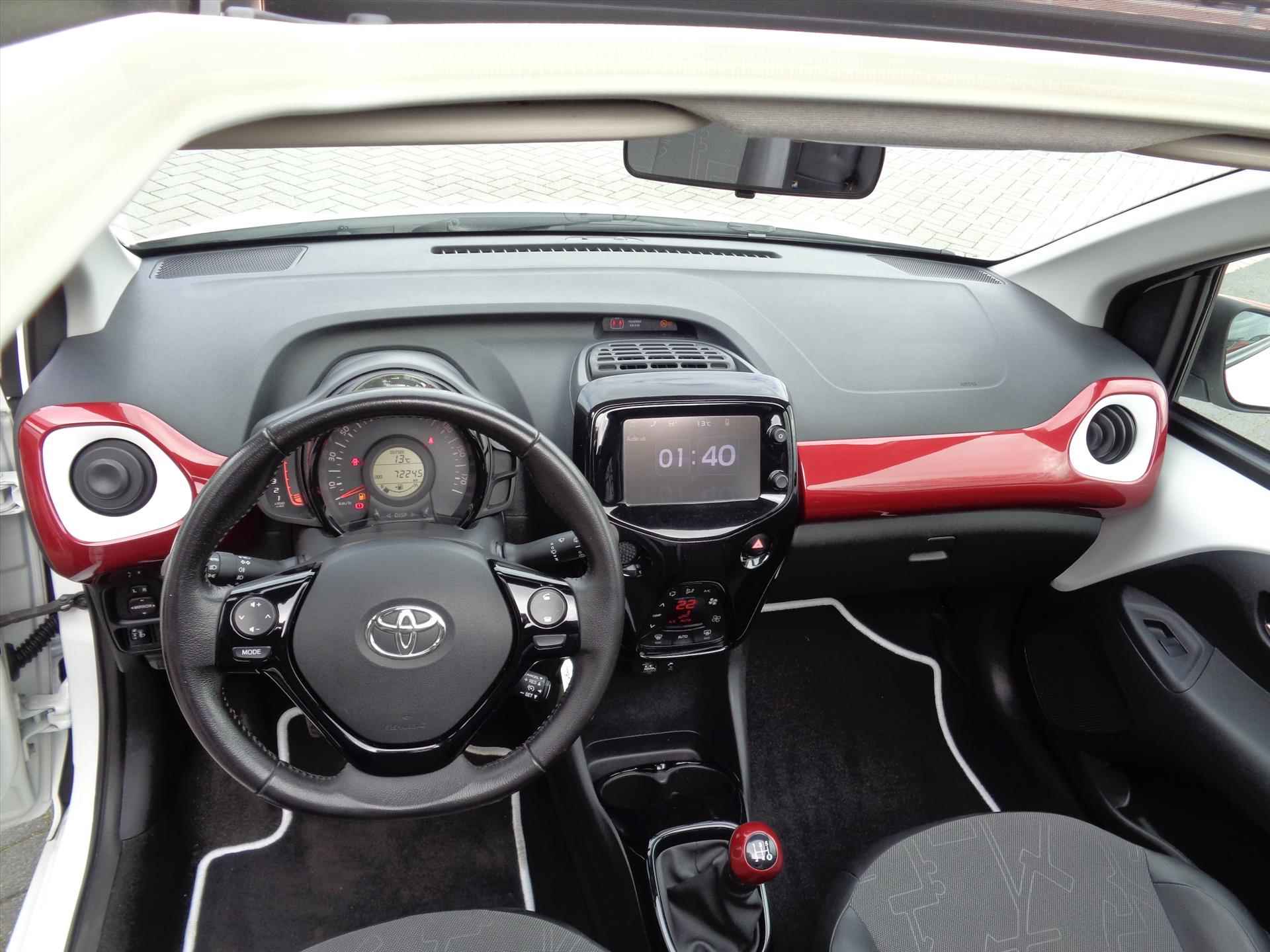 Toyota Aygo 5-deurs 1.0 VVT-i X-pose | CABRIO | NAVI | CLIMATE CONTROL - 35/50