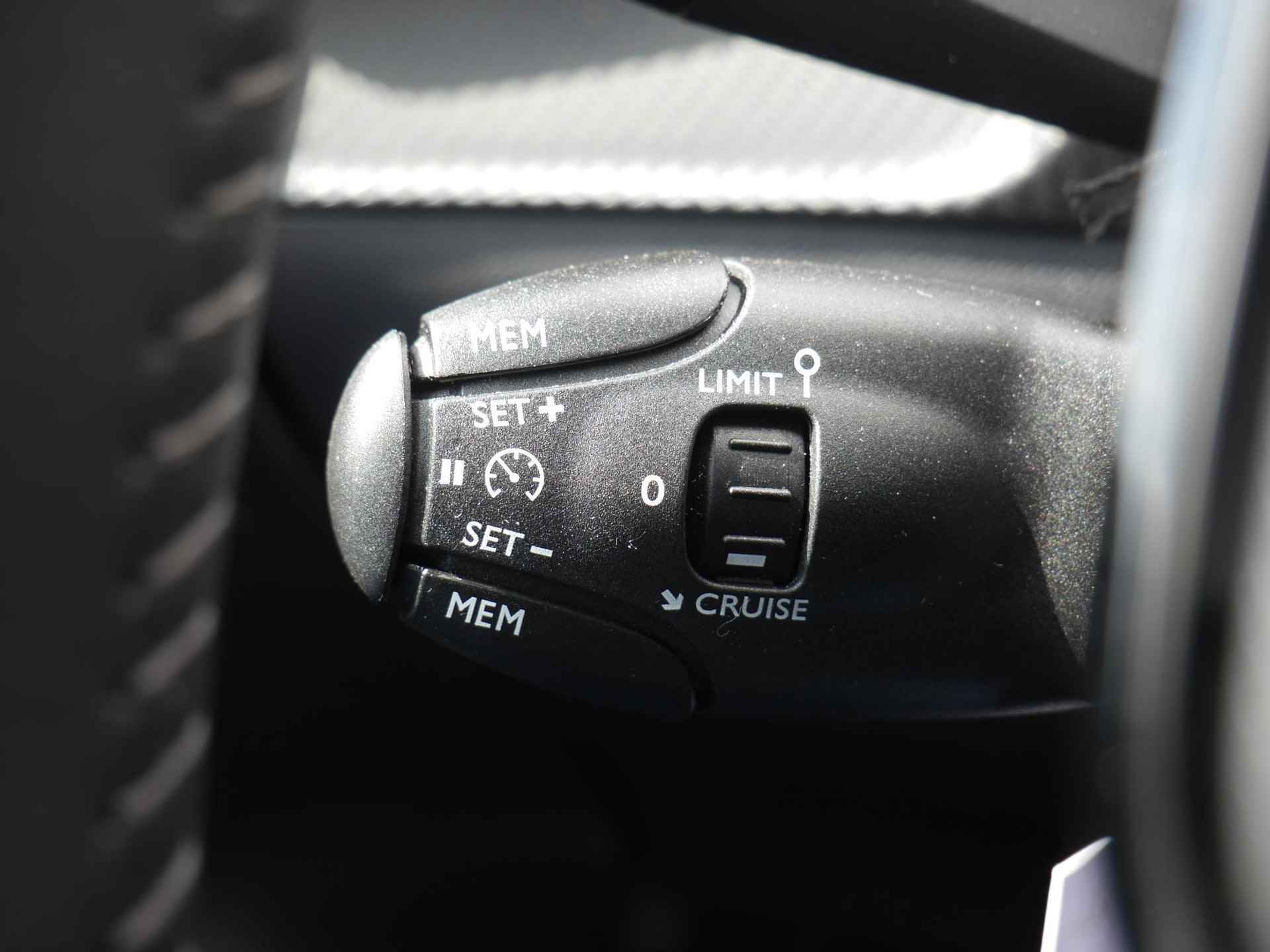Peugeot e-208 EV Allure 50 kWh 136 Pk | 3-Fase | Subsidie Mogelijk | Stoelverwarming | Navigatie | Cruise Control | Airco | Camera Achter - 27/57