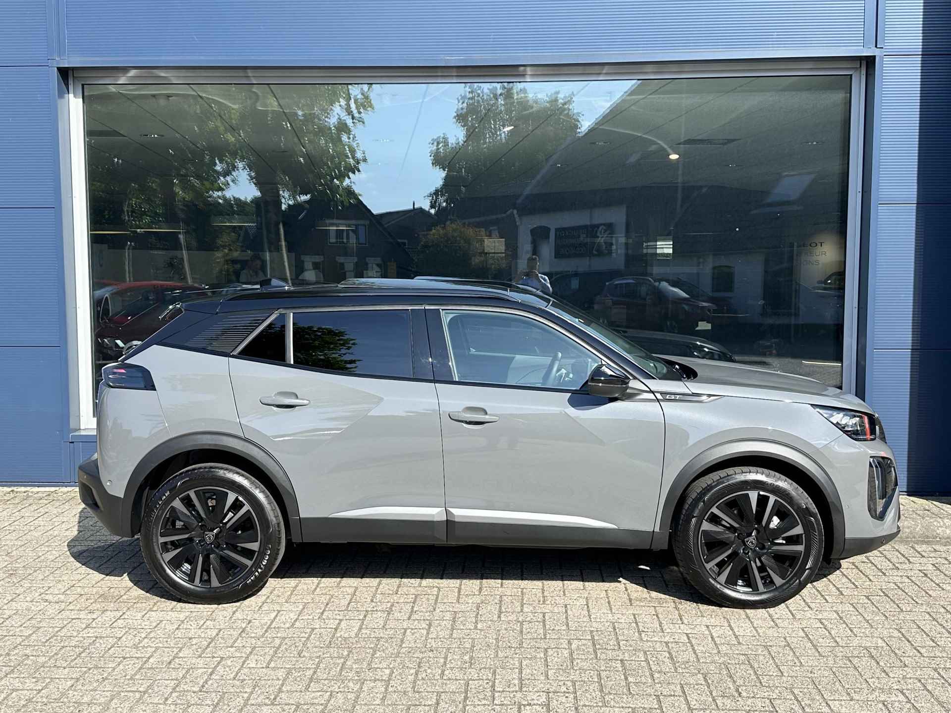 Peugeot 2008 1.2 Hybrid 136 GT | Nieuwe Hybride Uitvoering | Full Options | Schuif-Kantel Panoramadak | Navigatie | Keyless Entry | HD 360 Graden Camera | Dode Hoek Detectie | 18 Inch Velgen | Full LED Verlichting | Cruise & Climate Control | - 5/50