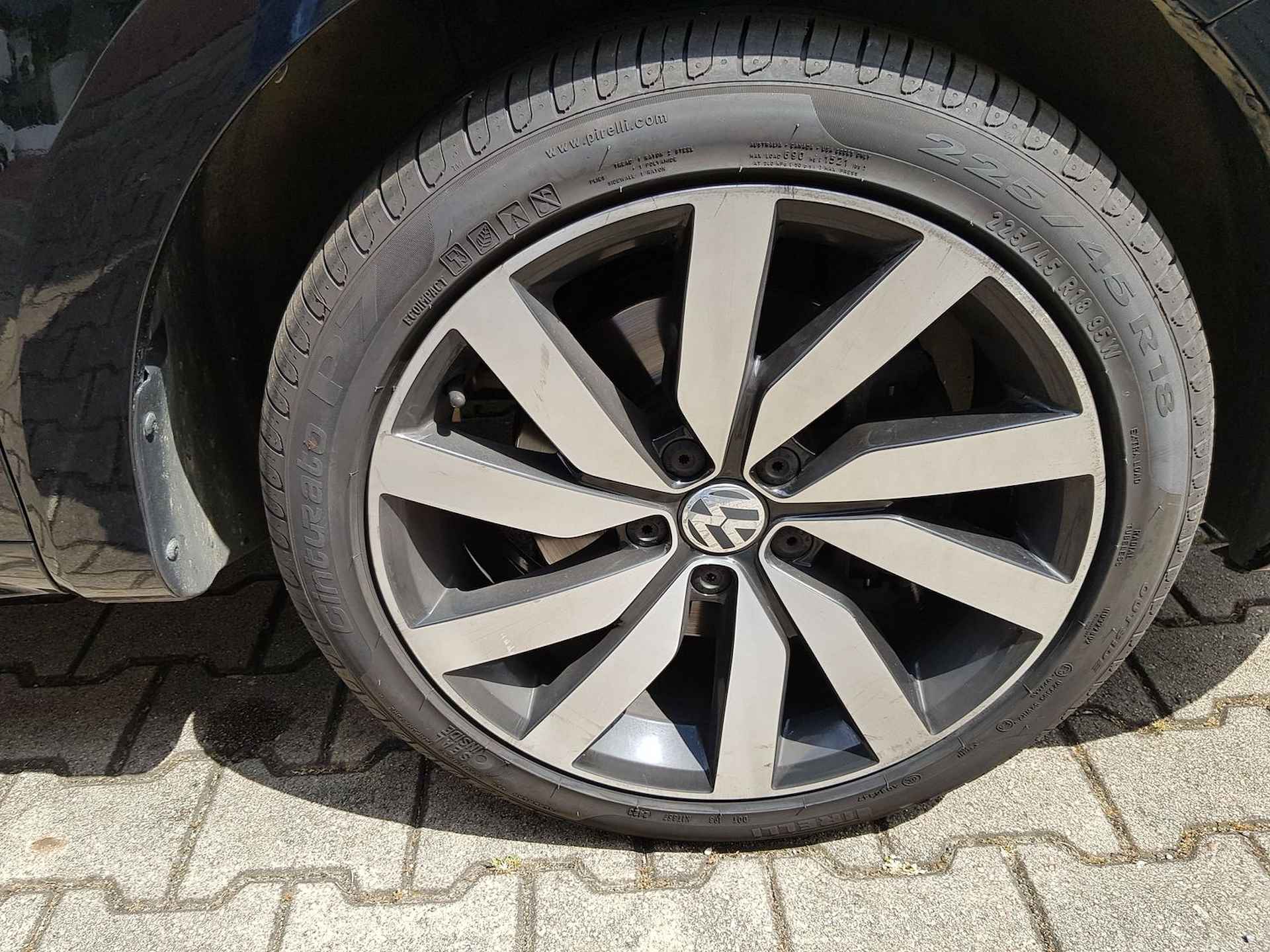 Volkswagen Sharan 2.0TSi DSG6 220pk Sound 7P | Pano | El.schuifdeuren + Achterklep | El.trekhaak | Bi-Xenon | Navi | App-Connect | ACC | Keyless Entry | 2 kinderzitjes geÏntegreerd - 17/25