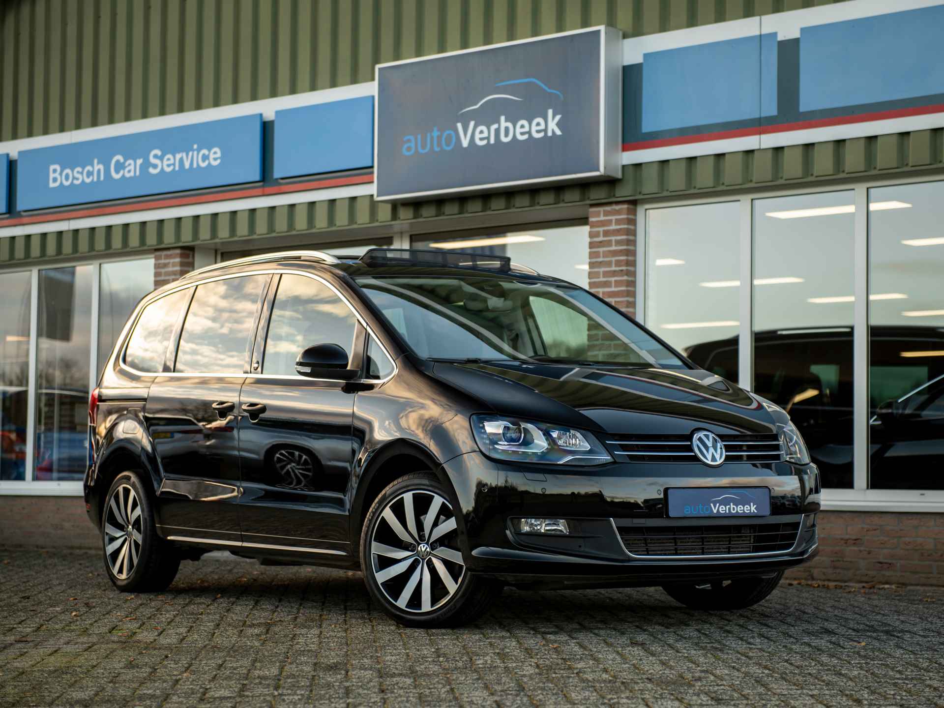 Volkswagen Sharan 2.0TSi DSG6 220pk Sound 7P | Dealeronderhouden! | Pano | El.schuifdeuren + Achterklep | El.trekhaak | Bi-Xenon | Navi | App-Connect | ACC | Keyless Entry | 2 kinderzitjes geïntegreerd - 10/56