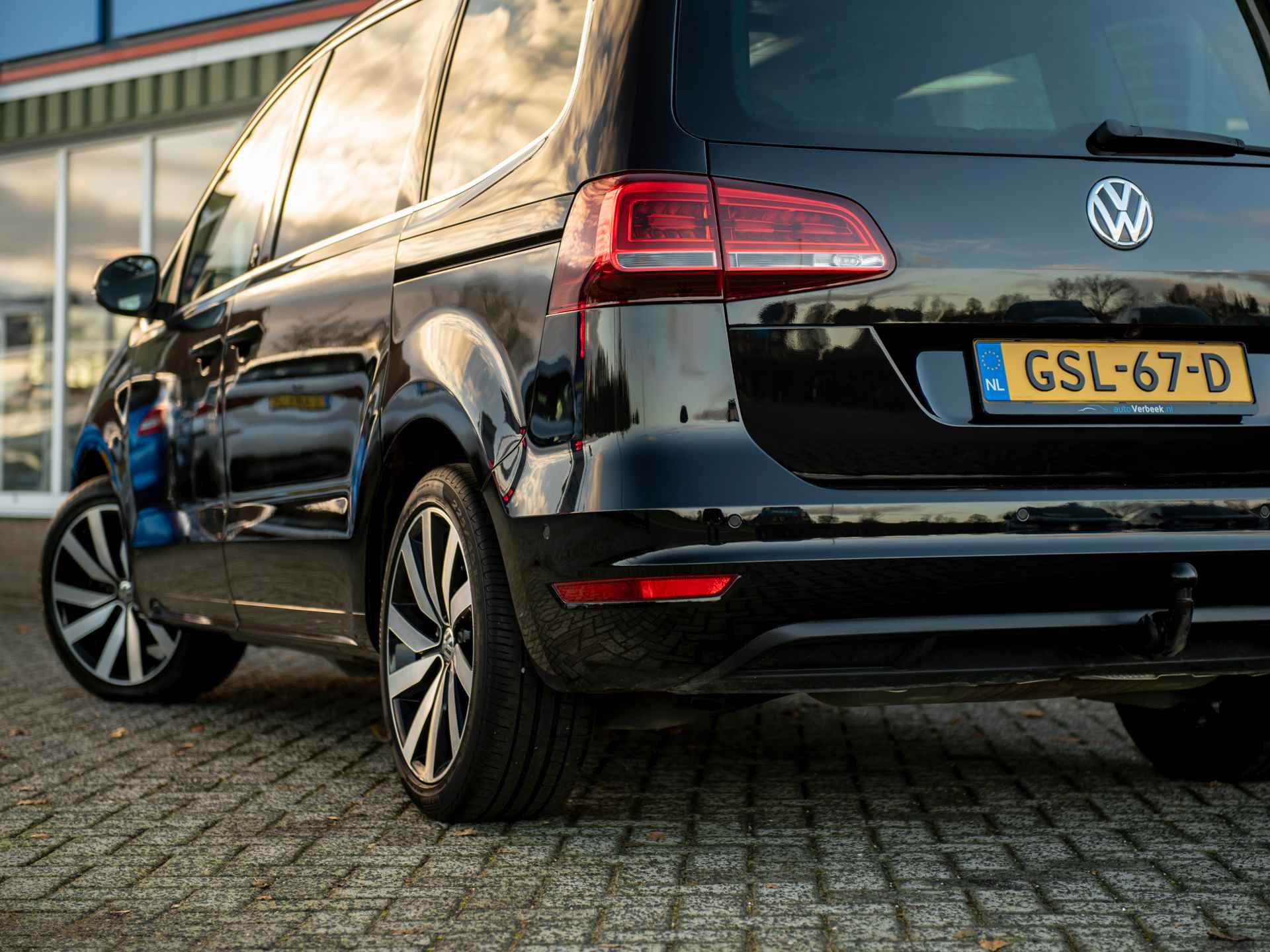 Volkswagen Sharan 2.0TSi DSG6 220pk Sound 7P | Dealeronderhouden! | Pano | El.schuifdeuren + Achterklep | El.trekhaak | Bi-Xenon | Navi | App-Connect | ACC | Keyless Entry | 2 kinderzitjes geïntegreerd - 36/56