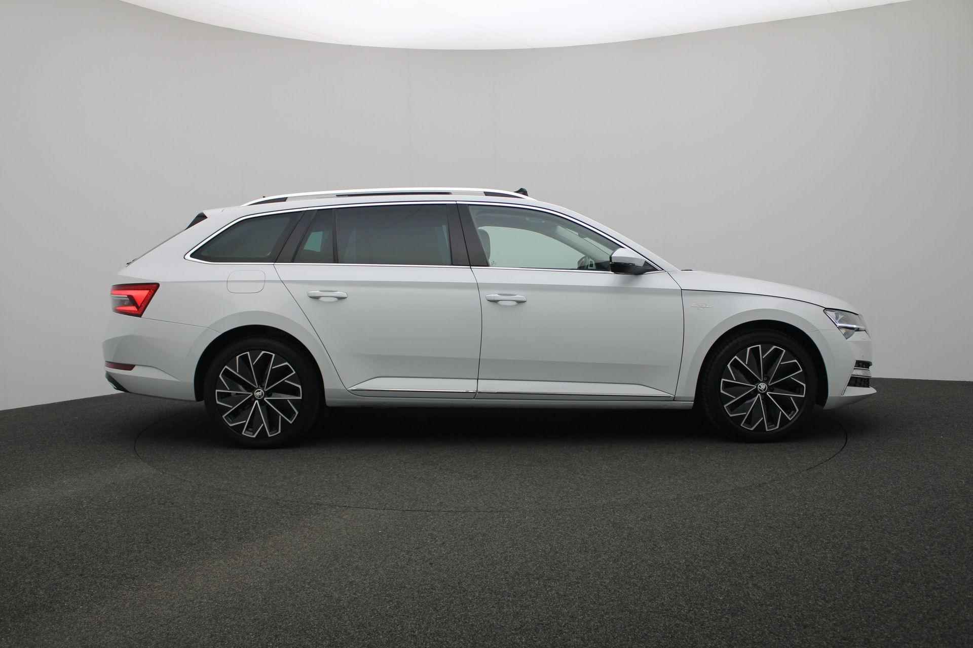 Skoda Superb Combi 1.4 TSI 218PK DSG iV Laurin & Klement | Pano | Leder | Geheugenstoelen | Matrix LED | CANTON Soundsystem | Adaptief onderstel | Stoel-/achterbankverwarming - 24/48