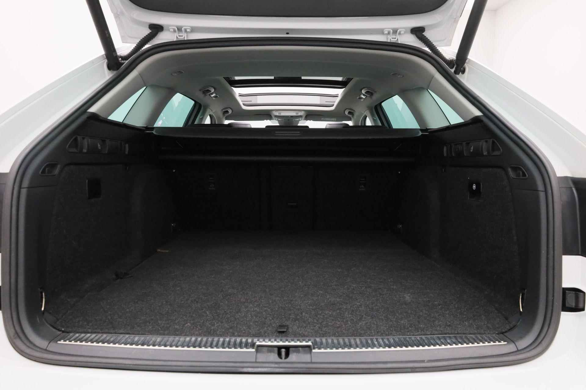 Skoda Superb Combi 1.4 TSI 218PK DSG iV Laurin & Klement | Pano | Leder | Geheugenstoelen | Matrix LED | CANTON Soundsystem | Adaptief onderstel | Stoel-/achterbankverwarming - 48/48