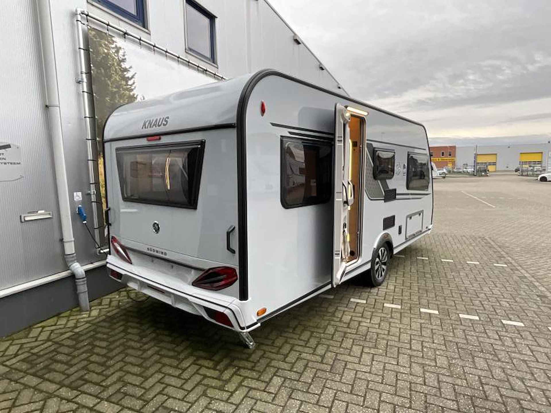 Knaus Sudwind 60 Years 500 EU ENKELE BEDDEN-VLOERVERW - 3/16