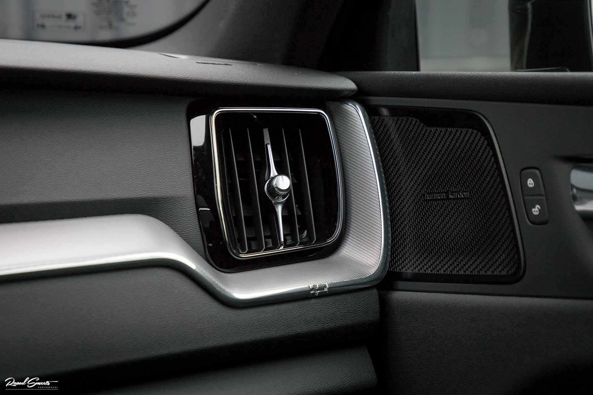 Volvo XC60 2.0 T8 Twin Engine AWD R-Design | Panorama | Adaptive cruise | Apple carplay | - 37/67