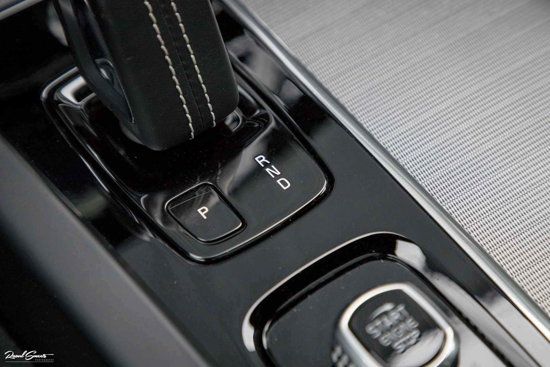Volvo XC60 2.0 T8 Twin Engine AWD R-Design | Panorama | Adaptive cruise | Apple carplay | - 38/67