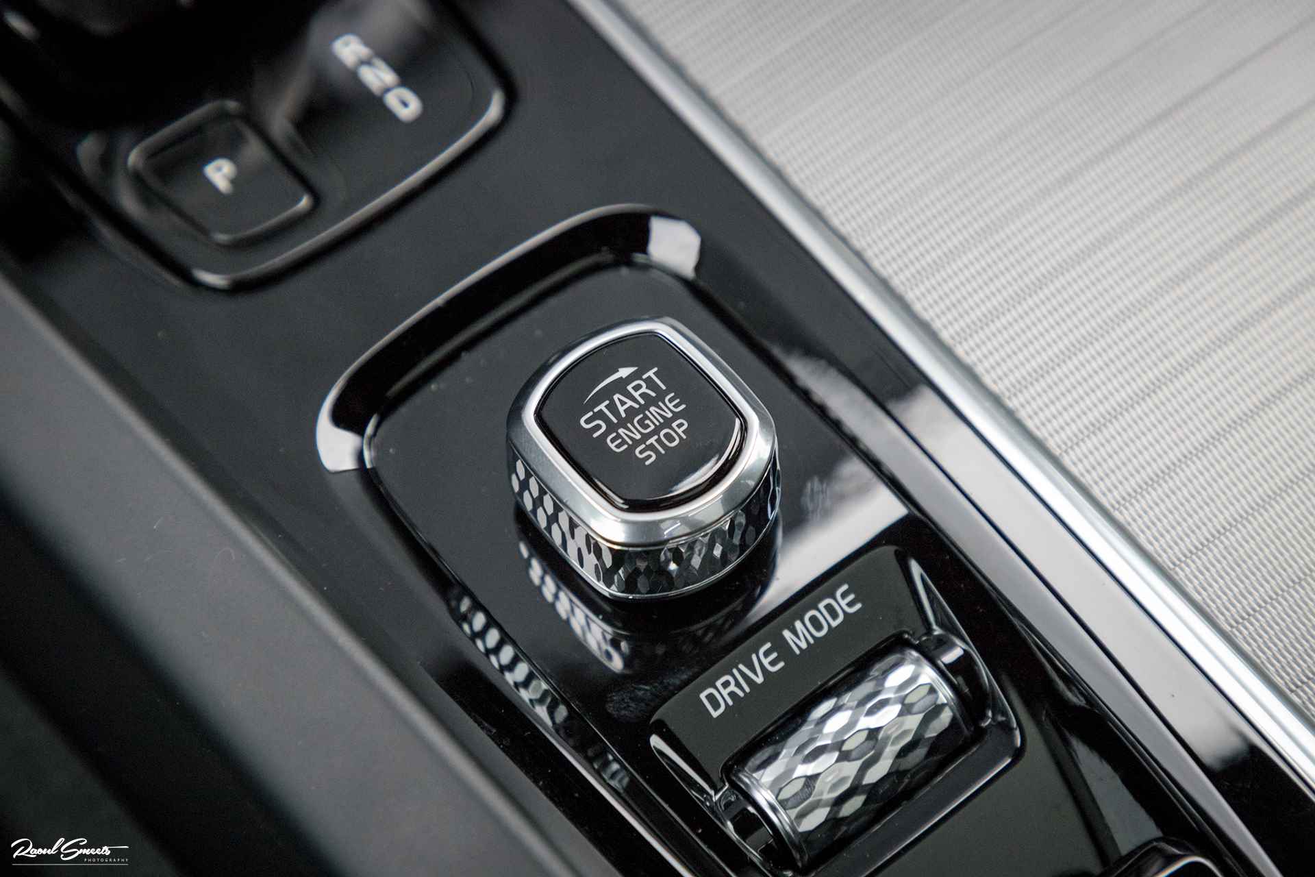 Volvo XC60 2.0 T8 Twin Engine AWD R-Design | Panorama | Adaptive cruise | Apple carplay | - 40/67