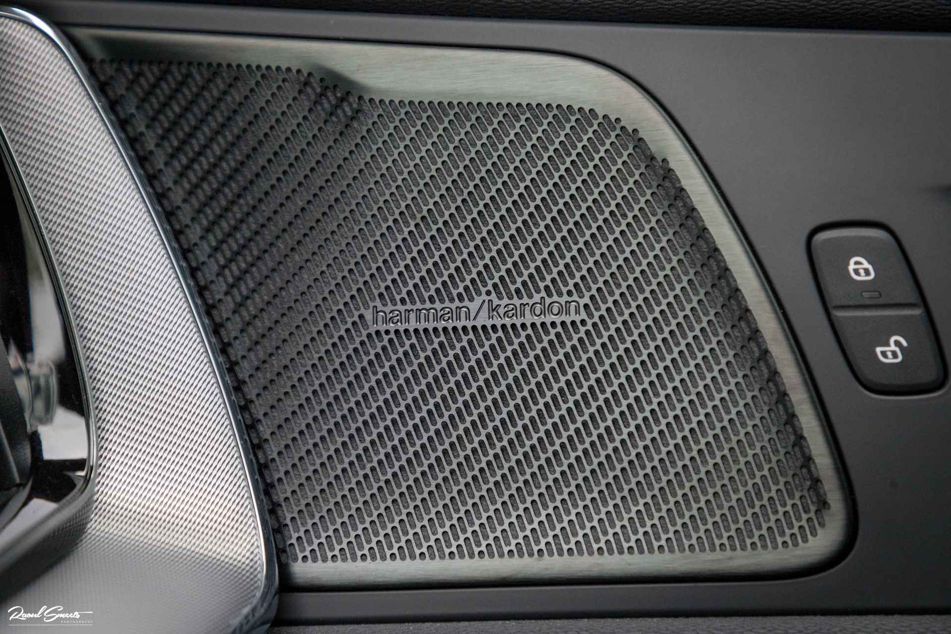 Volvo XC60 2.0 T8 Twin Engine AWD R-Design | Panorama | Adaptive cruise | Apple carplay | - 42/67