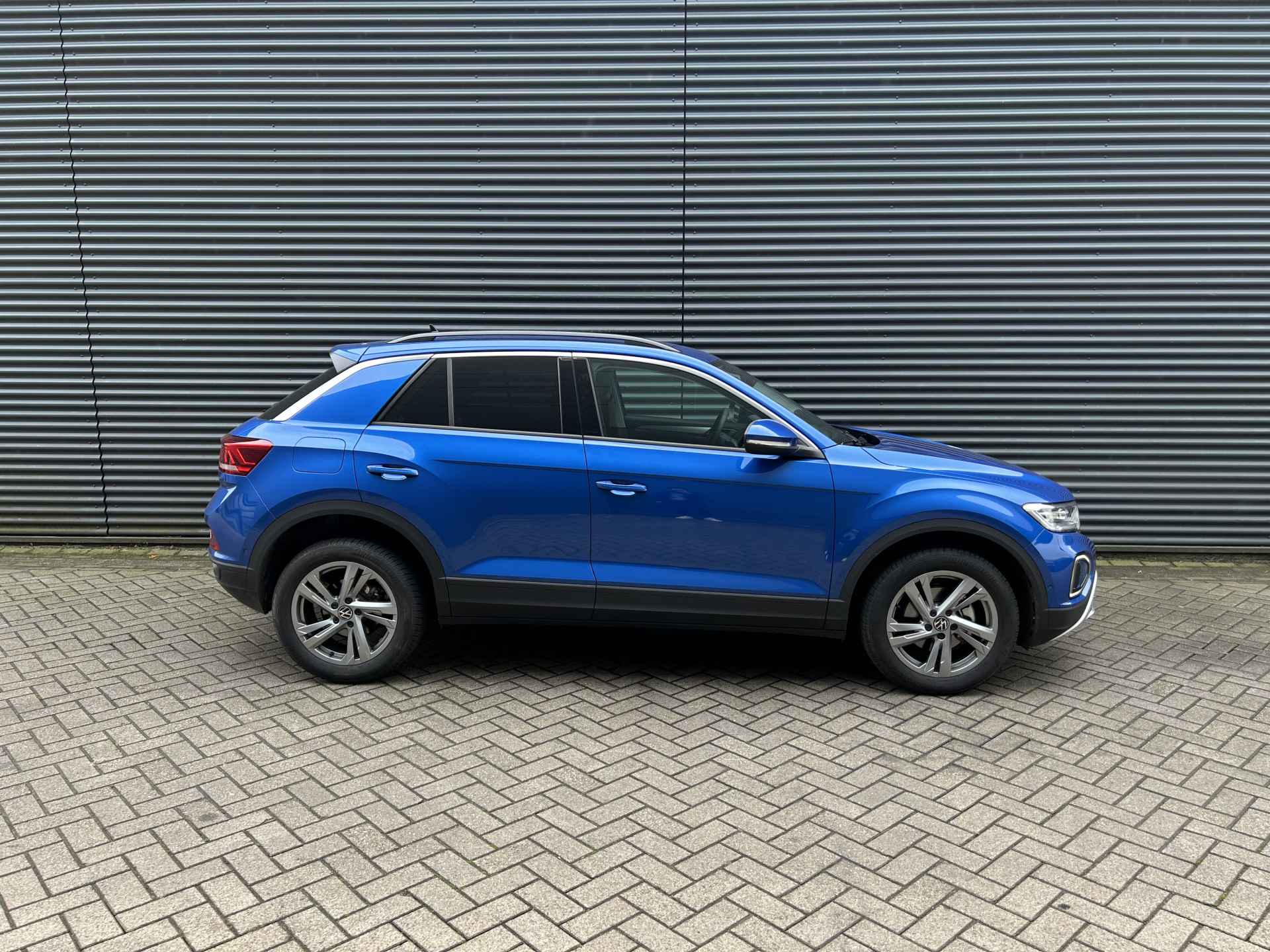 Volkswagen T-Roc Life Business 1.0 TSI 110 pk | Achteruitrijcamera | Winter Pakket | Navigatie | Assistance Pakket Plus - 8/28