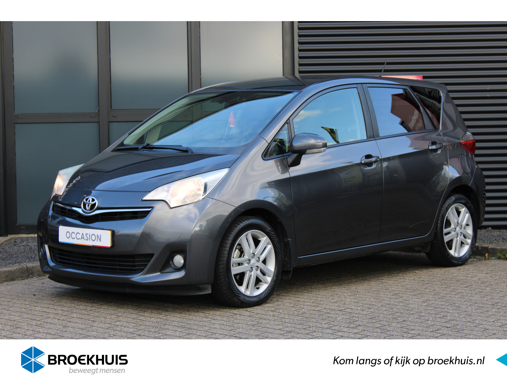 Toyota Verso-S 1.3 VVT-i Dynamic AUTOMAAT / All Season / Camera / Keyless / Climate Control / 16'' LMV / Bluetooth / '' vraag een vrijblijvende offerte aan ''