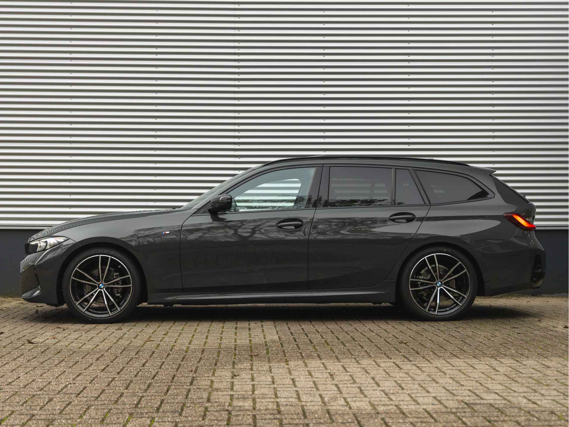 BMW 3 Serie Touring 318i M-Sport - Pano - Trekhaak - Widescreen - Stoelverwarming - Hifi - Camera - 7/39