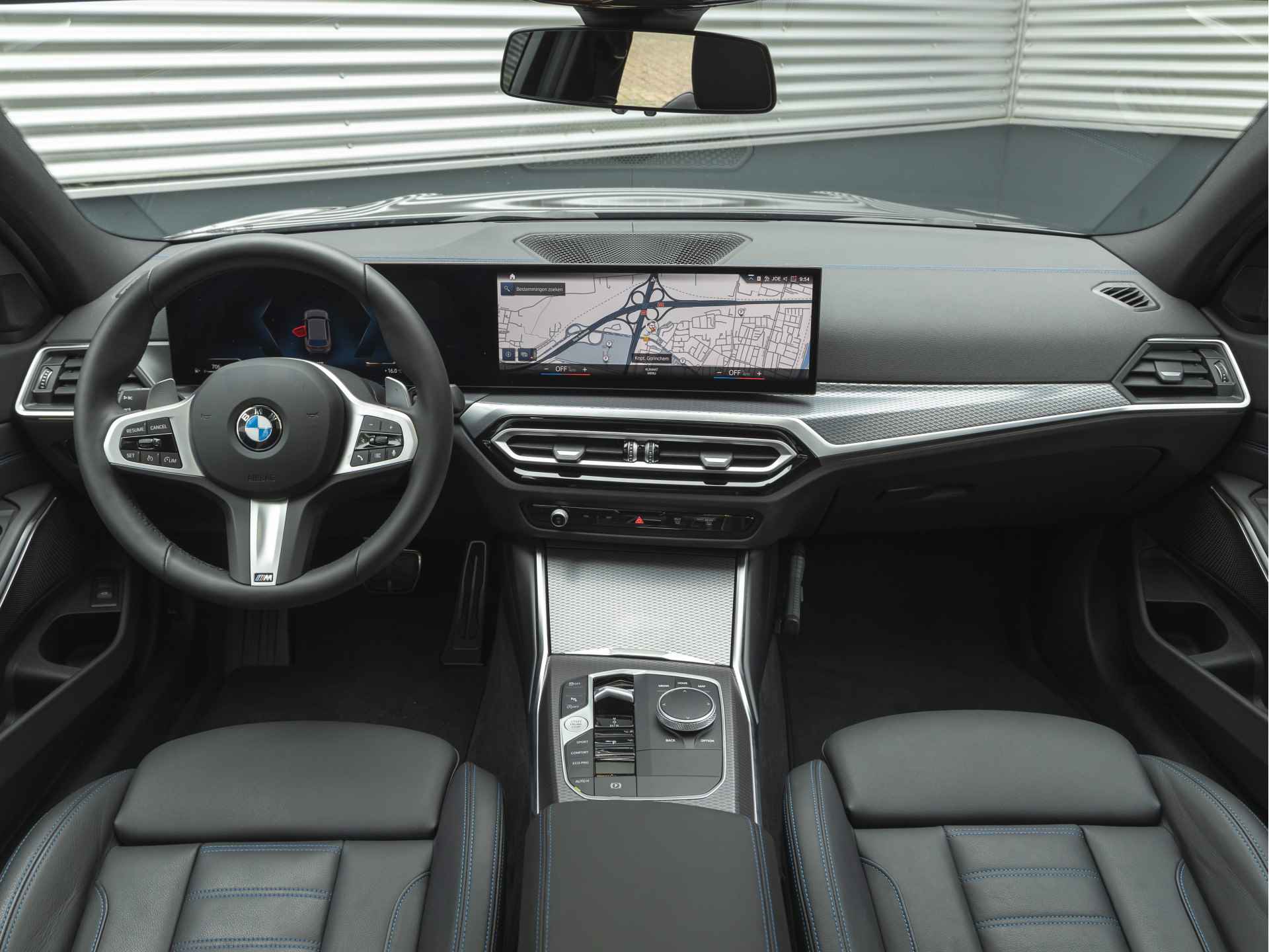 BMW 3 Serie Touring 318i M-Sport - Pano - Trekhaak - Widescreen - Stoelverwarming - Hifi - Camera - 14/39