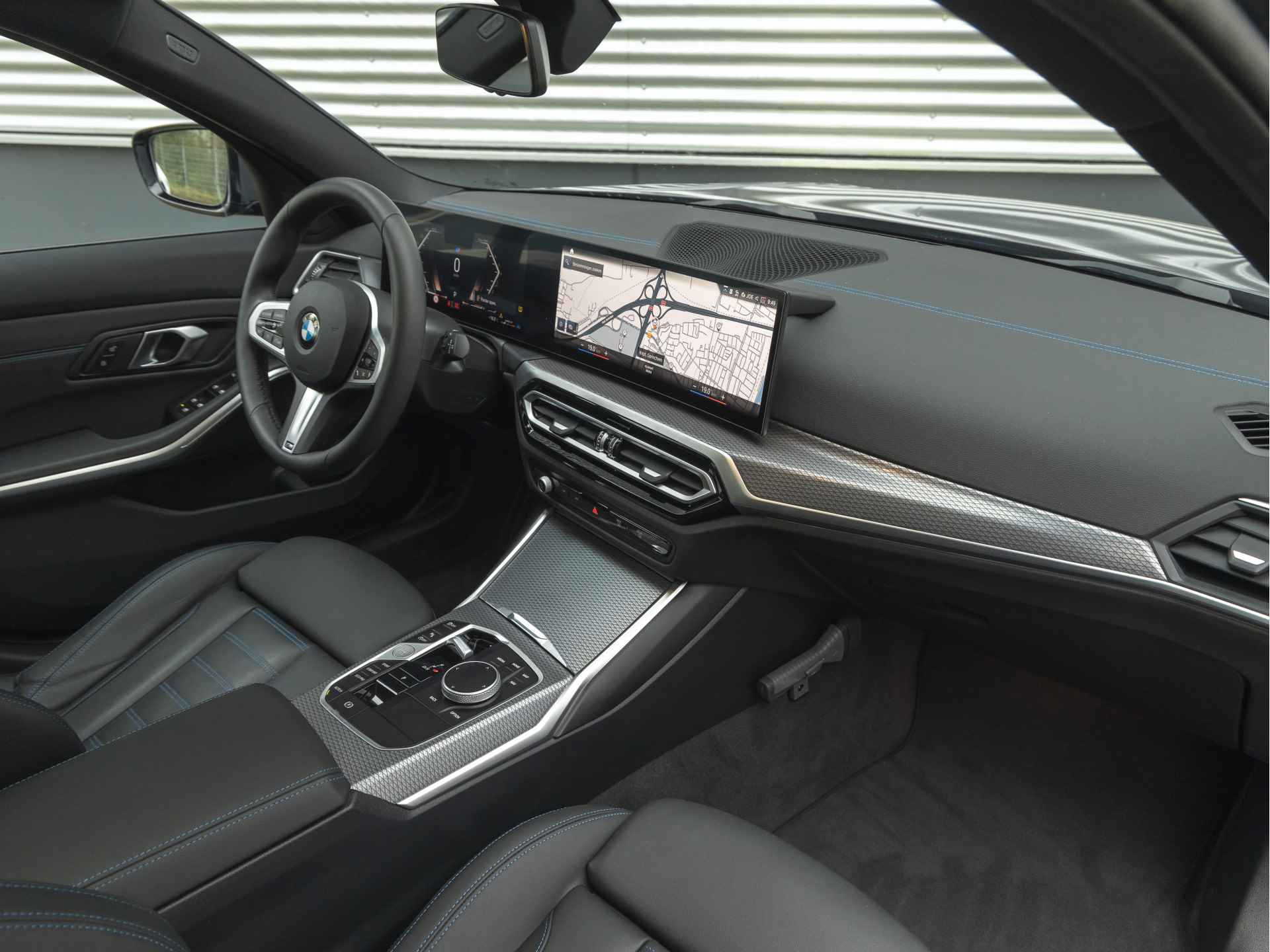 BMW 3 Serie Touring 318i M-Sport - Pano - Trekhaak - Widescreen - Stoelverwarming - Hifi - Camera - 15/39