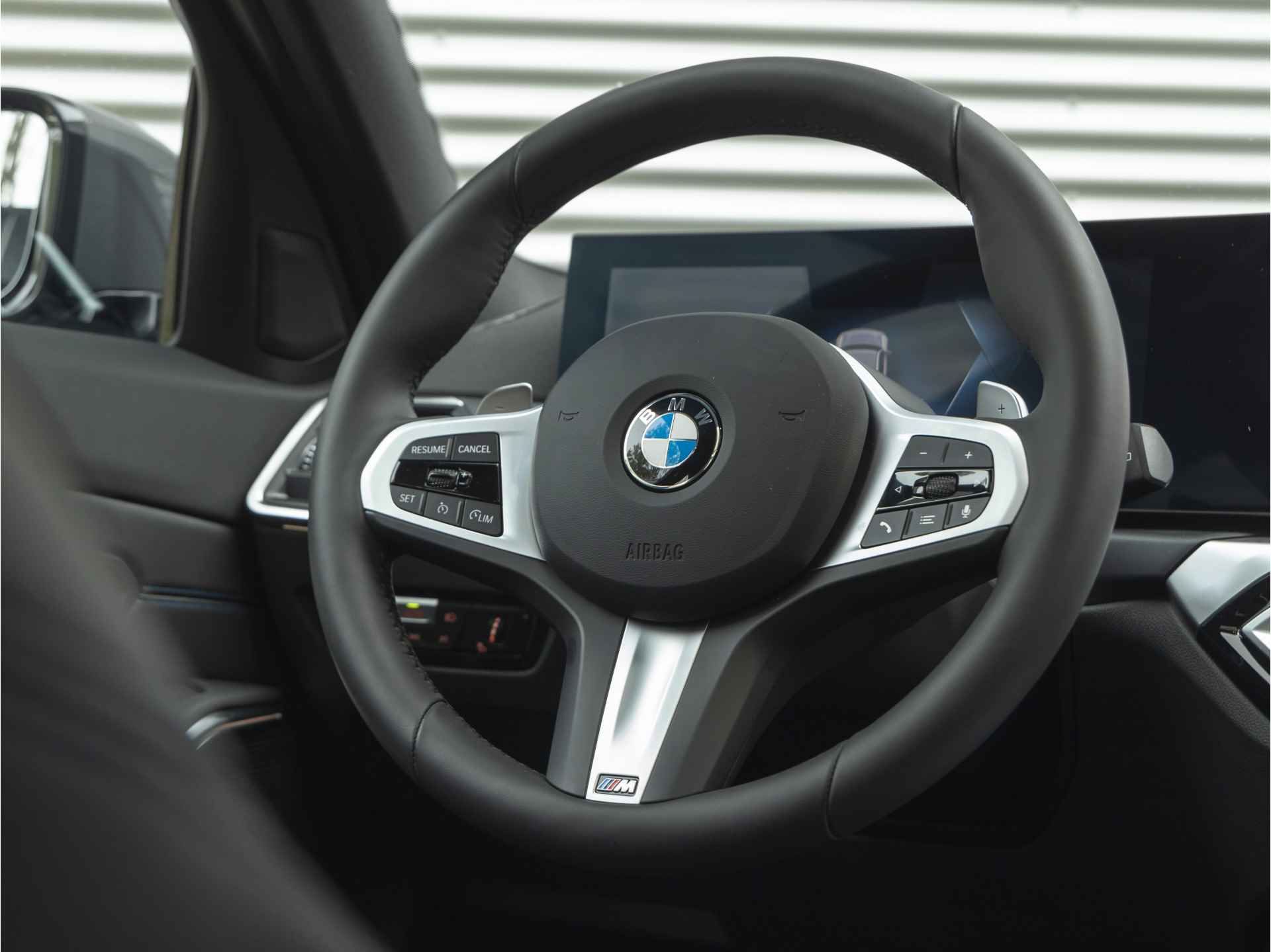 BMW 3 Serie Touring 318i M-Sport - Pano - Trekhaak - Widescreen - Stoelverwarming - Hifi - Camera - 20/39