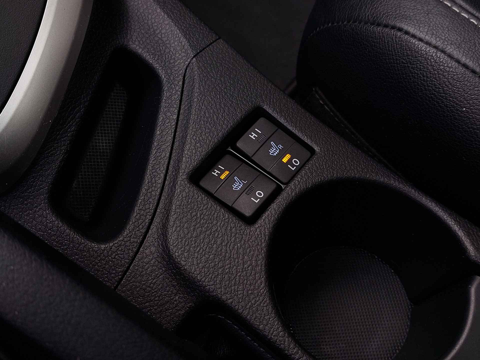 Toyota Auris 1.8 Hybrid 100pk Automaat Lease Pro 5-Deurs | Navi | Bi-Xenon | Clima | Cruise | Panoramadak | Keyless Entry | Pdc V+A+Assist+Camera | Licht+Regensensor | Privacy Glass | 17''lm | Trekhaak - 18/52