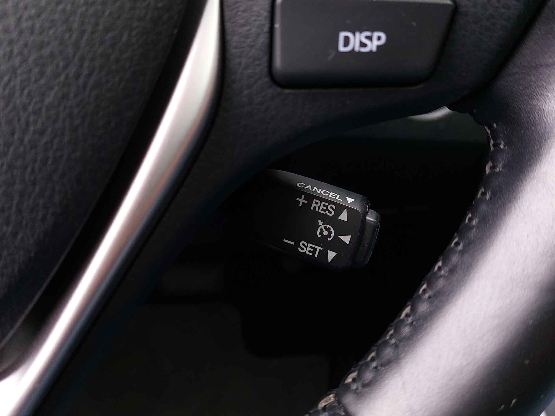 Toyota Auris 1.8 Hybrid 100pk Automaat Lease Pro 5-Deurs | Navi | Bi-Xenon | Clima | Cruise | Panoramadak | Keyless Entry | Pdc V+A+Assist+Camera | Licht+Regensensor | Privacy Glass | 17''lm | Trekhaak - 19/52