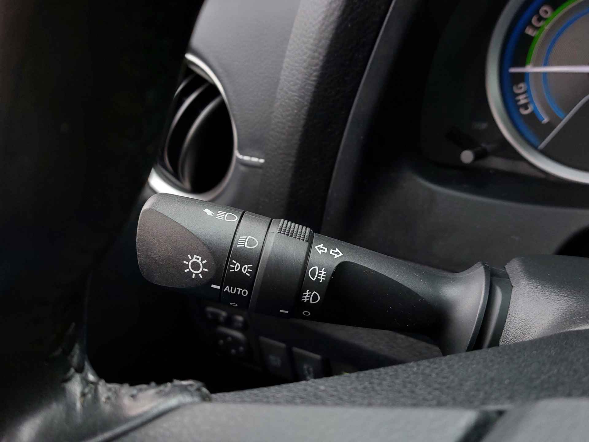 Toyota Auris 1.8 Hybrid 100pk Automaat Lease Pro 5-Deurs | Navi | Bi-Xenon | Clima | Cruise | Panoramadak | Keyless Entry | Pdc V+A+Assist+Camera | Licht+Regensensor | Privacy Glass | 17''lm | Trekhaak - 21/52