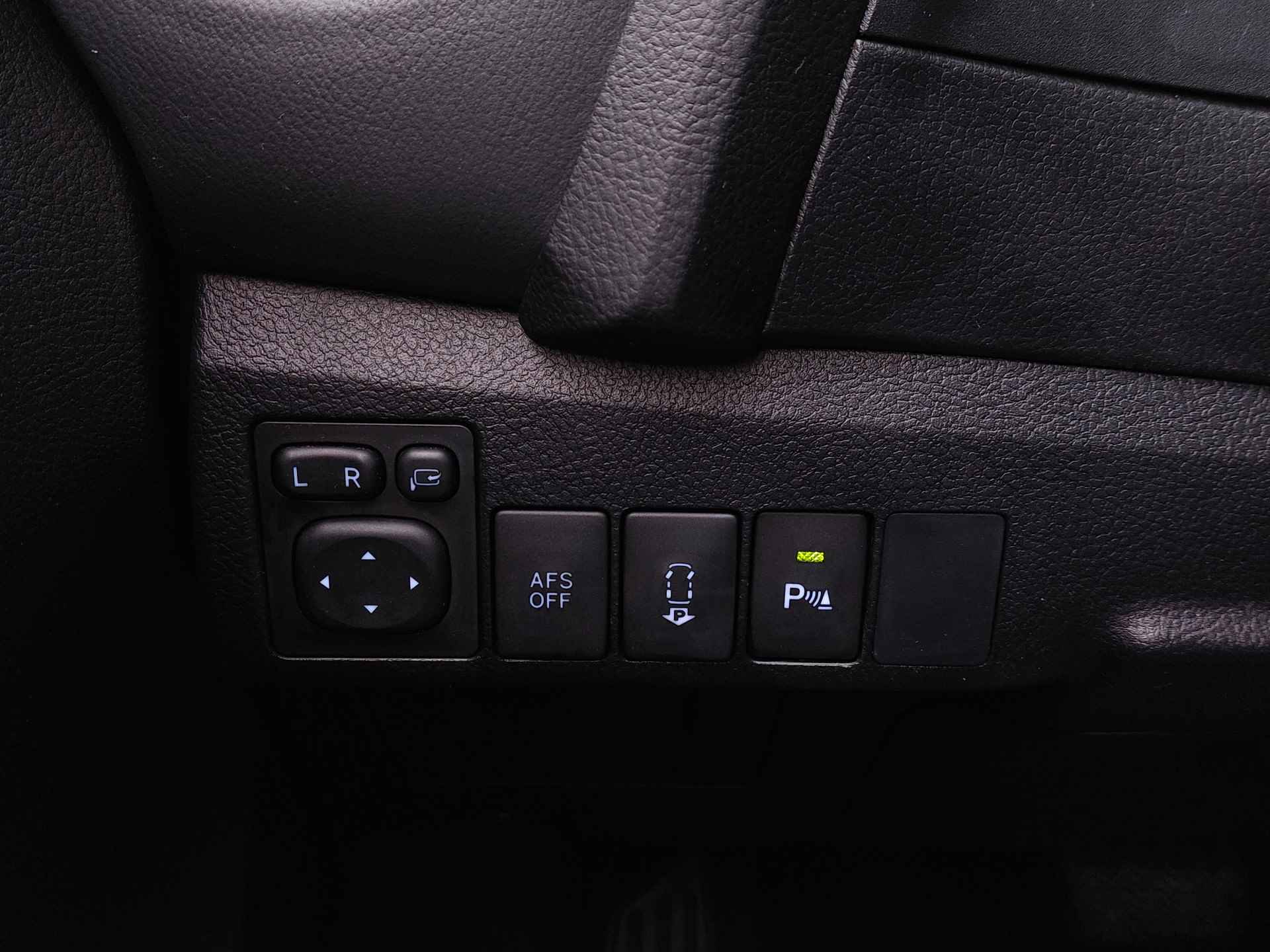 Toyota Auris 1.8 Hybrid 100pk Automaat Lease Pro 5-Deurs | Navi | Bi-Xenon | Clima | Cruise | Panoramadak | Keyless Entry | Pdc V+A+Assist+Camera | Licht+Regensensor | Privacy Glass | 17''lm | Trekhaak - 22/52