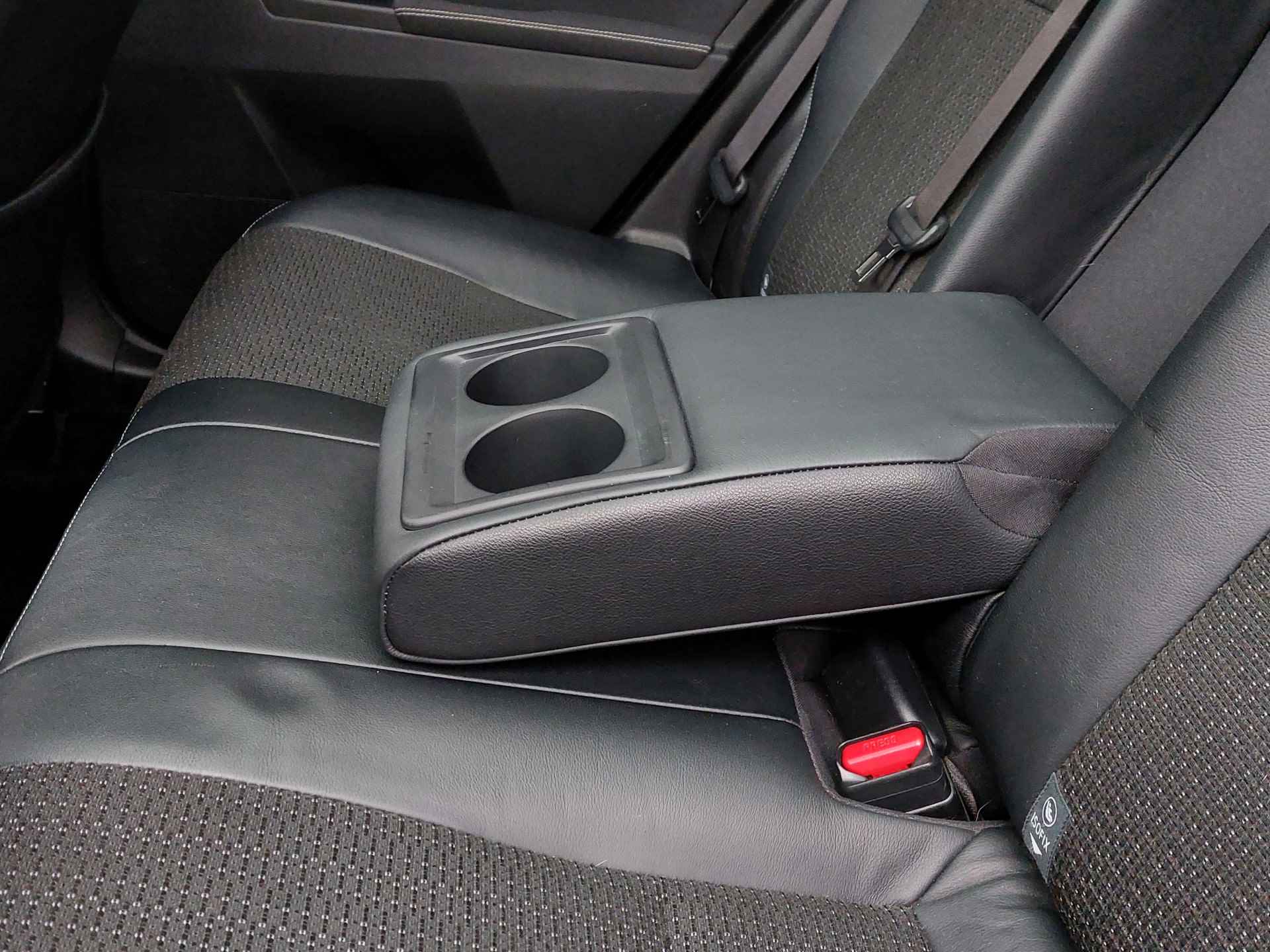 Toyota Auris 1.8 Hybrid 100pk Automaat Lease Pro 5-Deurs | Navi | Bi-Xenon | Clima | Cruise | Panoramadak | Keyless Entry | Pdc V+A+Assist+Camera | Licht+Regensensor | Privacy Glass | 17''lm | Trekhaak - 29/52