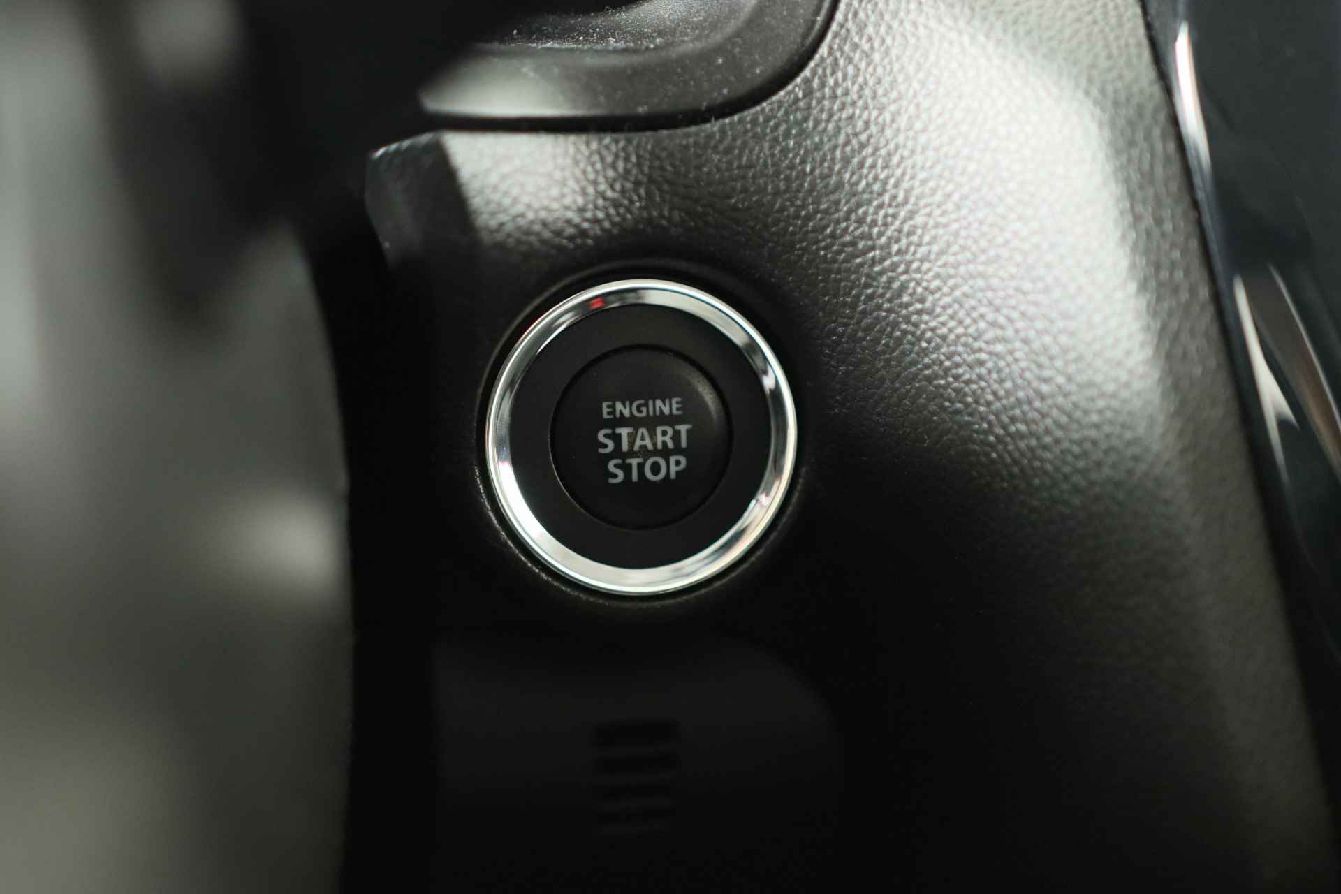 Suzuki Swift 1.2 Stijl Smart Hybrid | Dealer Onderhouden! | Navi | Camera | Keyless | Clima | Cruise Adaptive | Lichtmetalen Velgen | DAB - 18/35