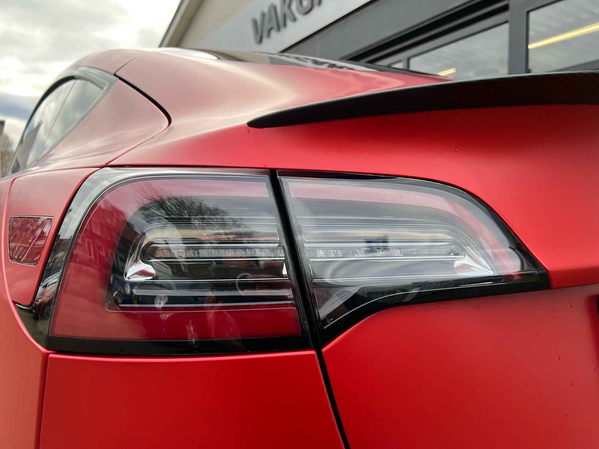 Tesla Model 3 LONG RANGE Performance AWD | SPECIAL | Carbon | Matt red WRAP | - 14/28
