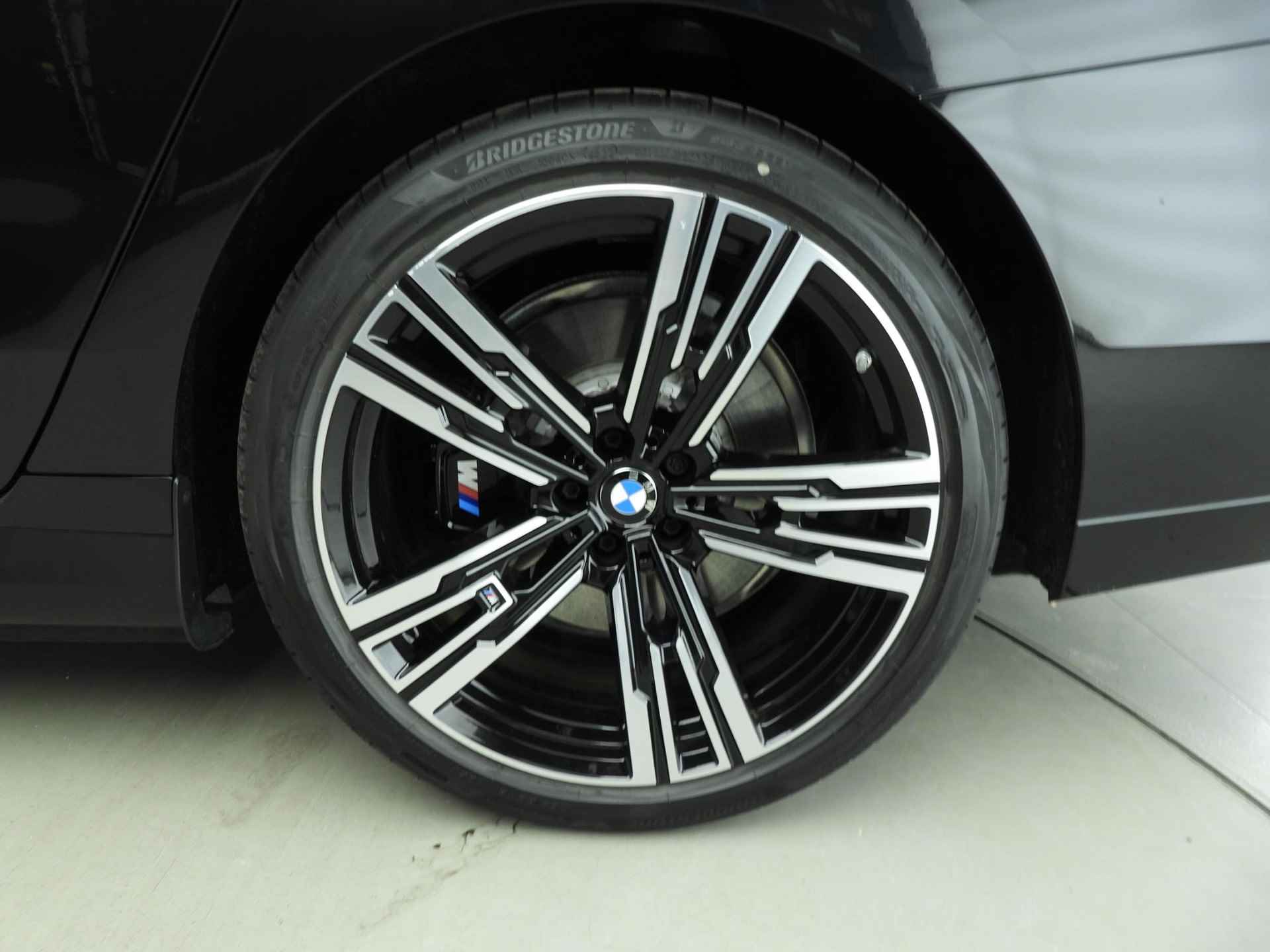 BMW i7 xDrive60 | M-Sportpakket | LED | Leder | HUD | Schuifdak | Active steering | DAB | Alu 21 inch - 45/47