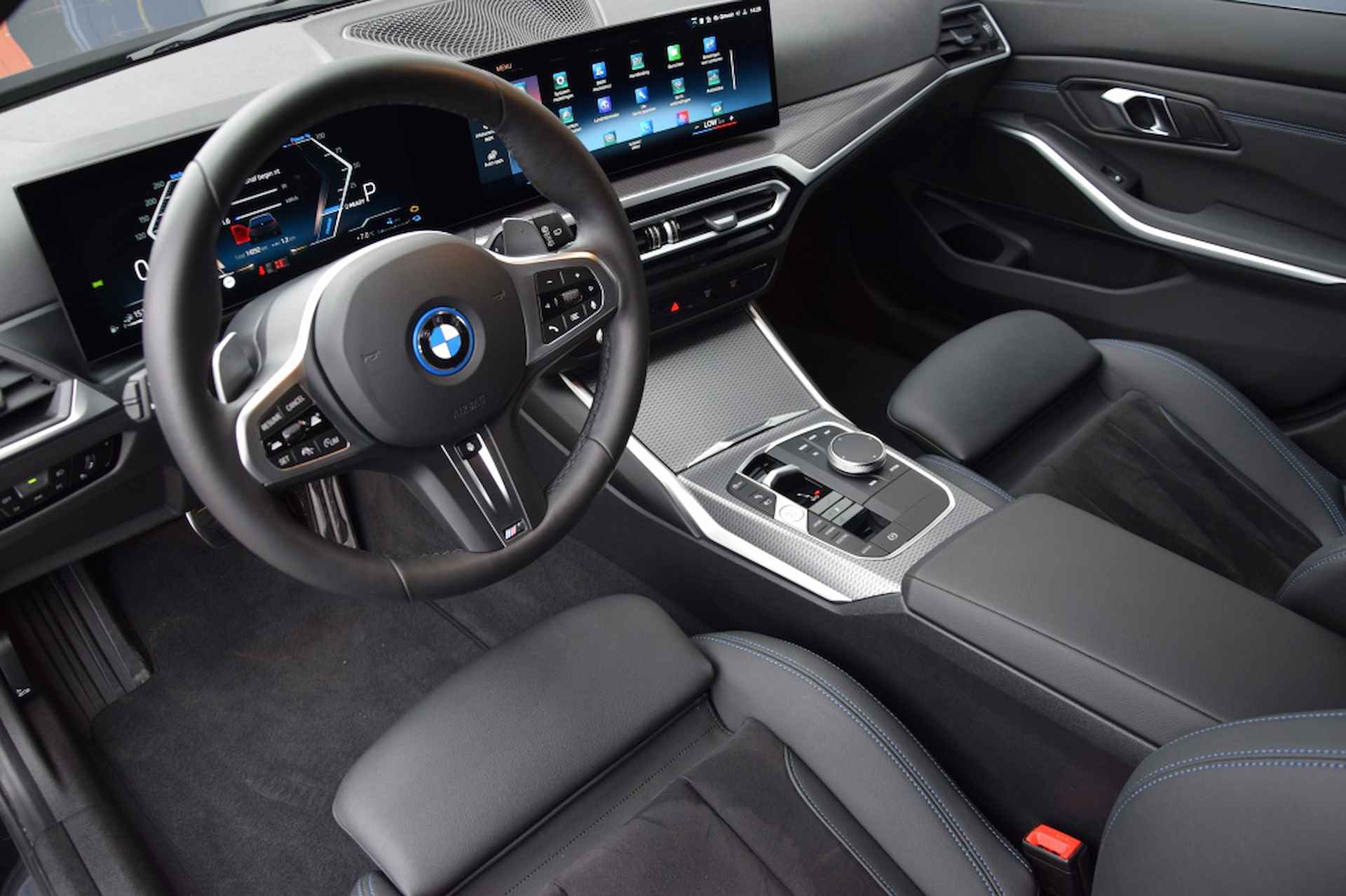 BMW 3-serie Touring 330e M-Sport | ACC | Stoelverwarming | Camera | Sportstoelen | - 12/32