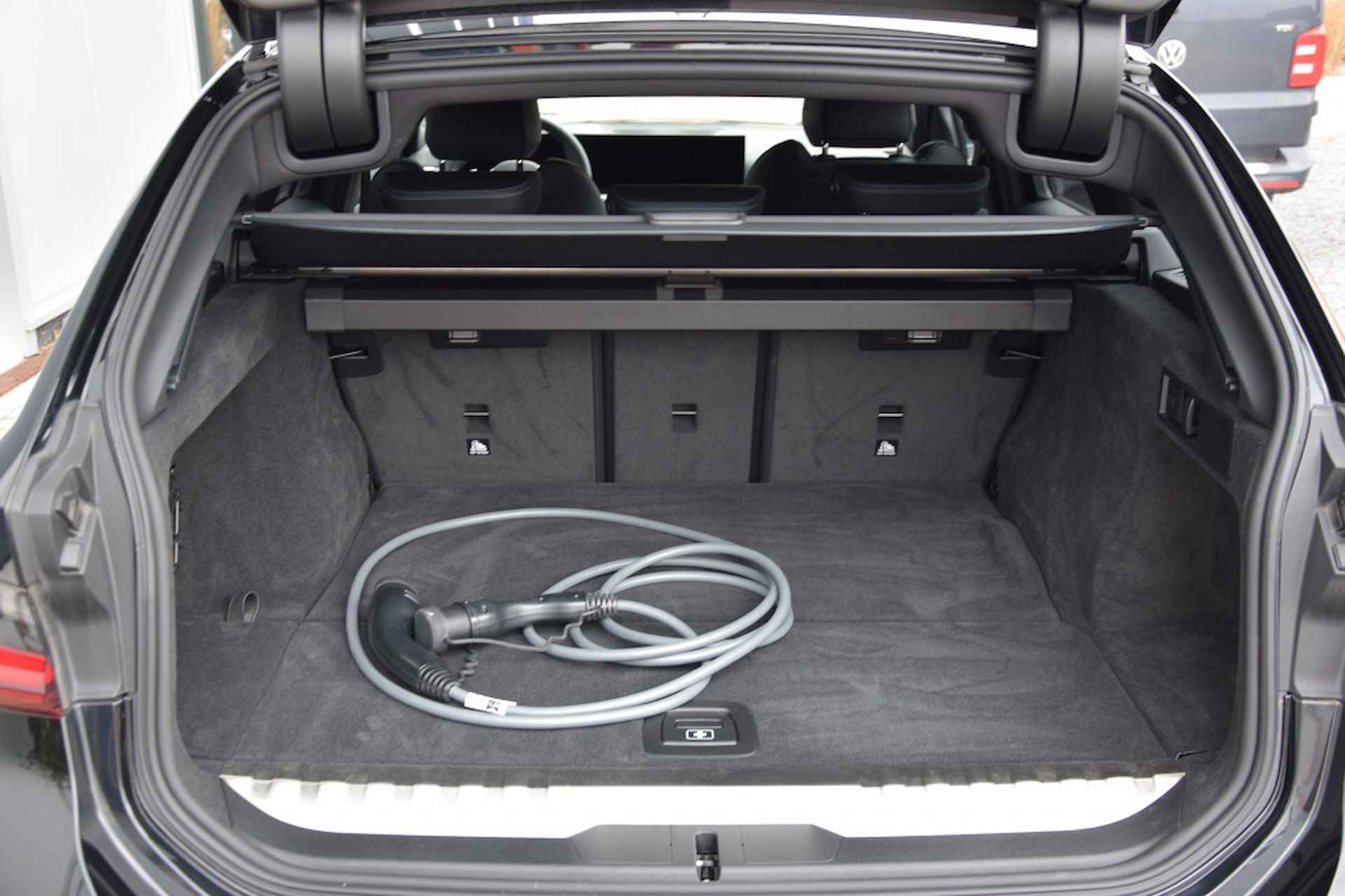 BMW 3-serie Touring 330e M-Sport | ACC | Stoelverwarming | Camera | Sportstoelen | - 29/32