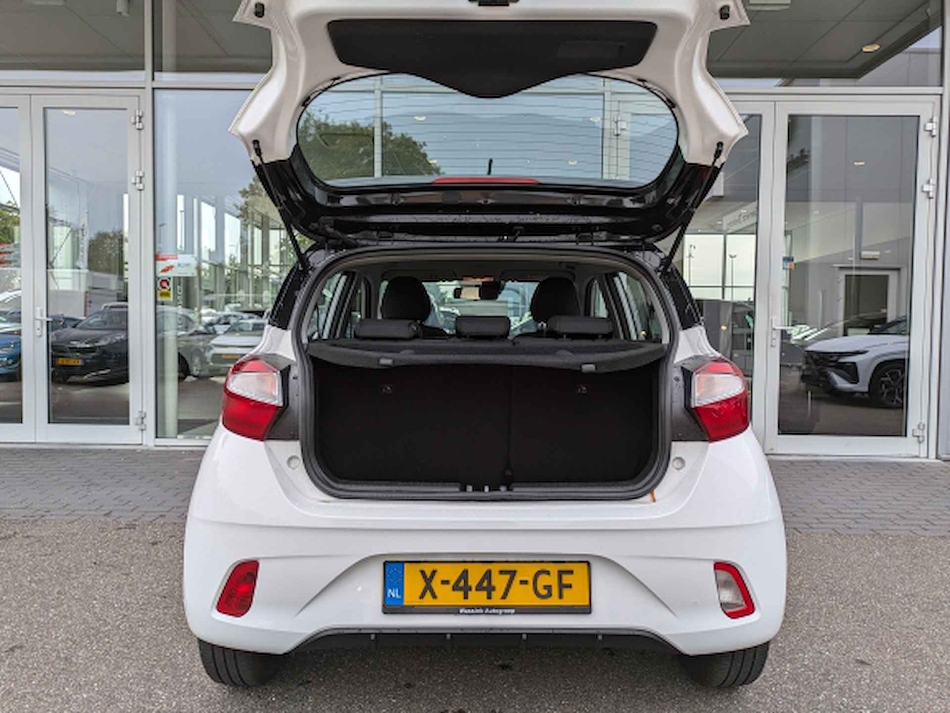 Hyundai I10  Automaat Comfort | Cruise Control | Navigatie via  Apple Carplay/ Android | € 329,- PL per maand - 9/19