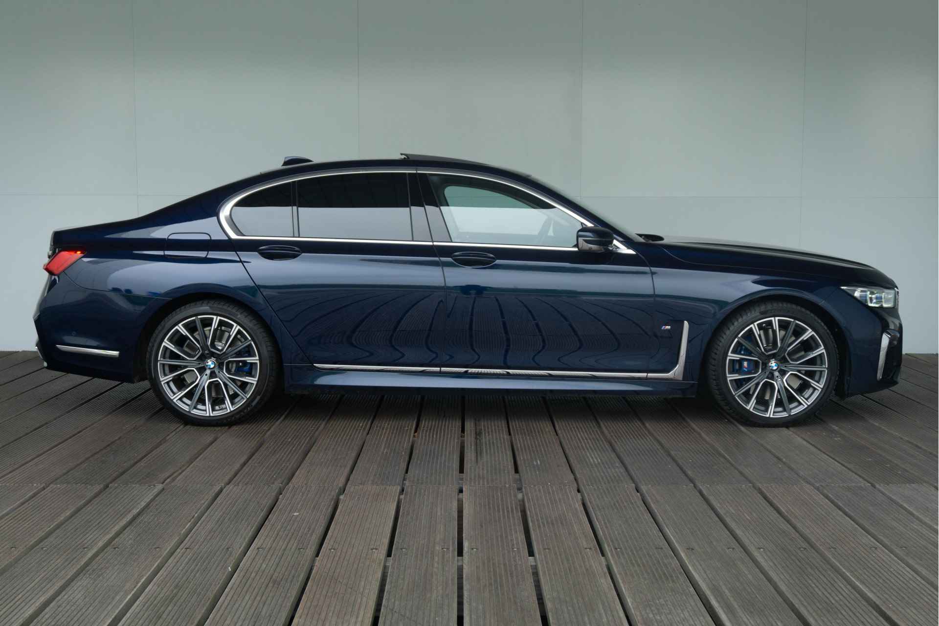 BMW 7 Serie Sedan 730d xDrive Aut. High Executive M Sportpakket Active Steering / Co-Pilot Pack / Schuif-kanteldak / Trekhaak / 20inch - 4/57