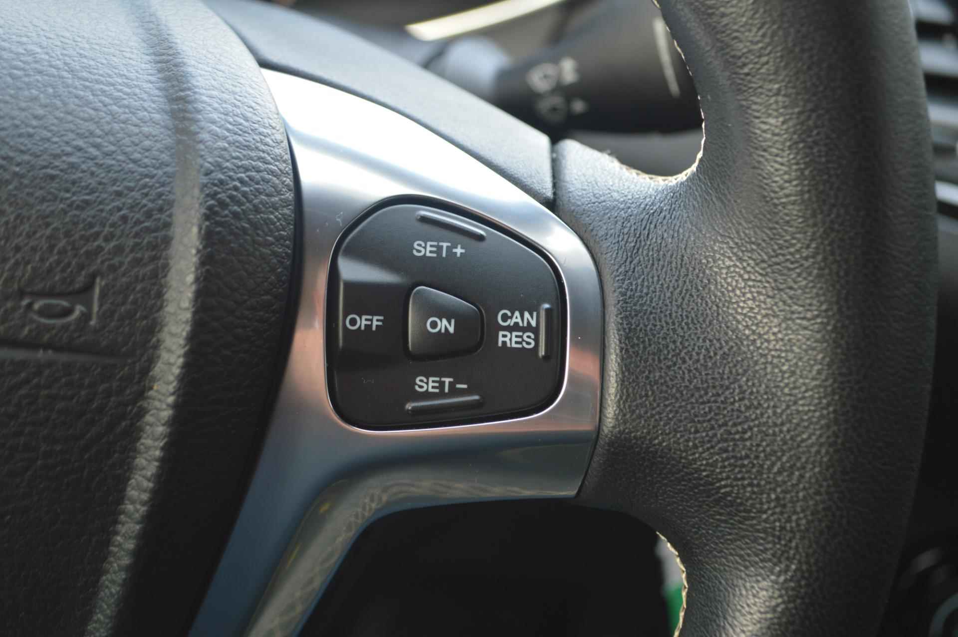 Ford Fiesta 1.0 EcoBoost Titanium Automaat | Navi | Parkeersensoren | LM-velgen - 16/30