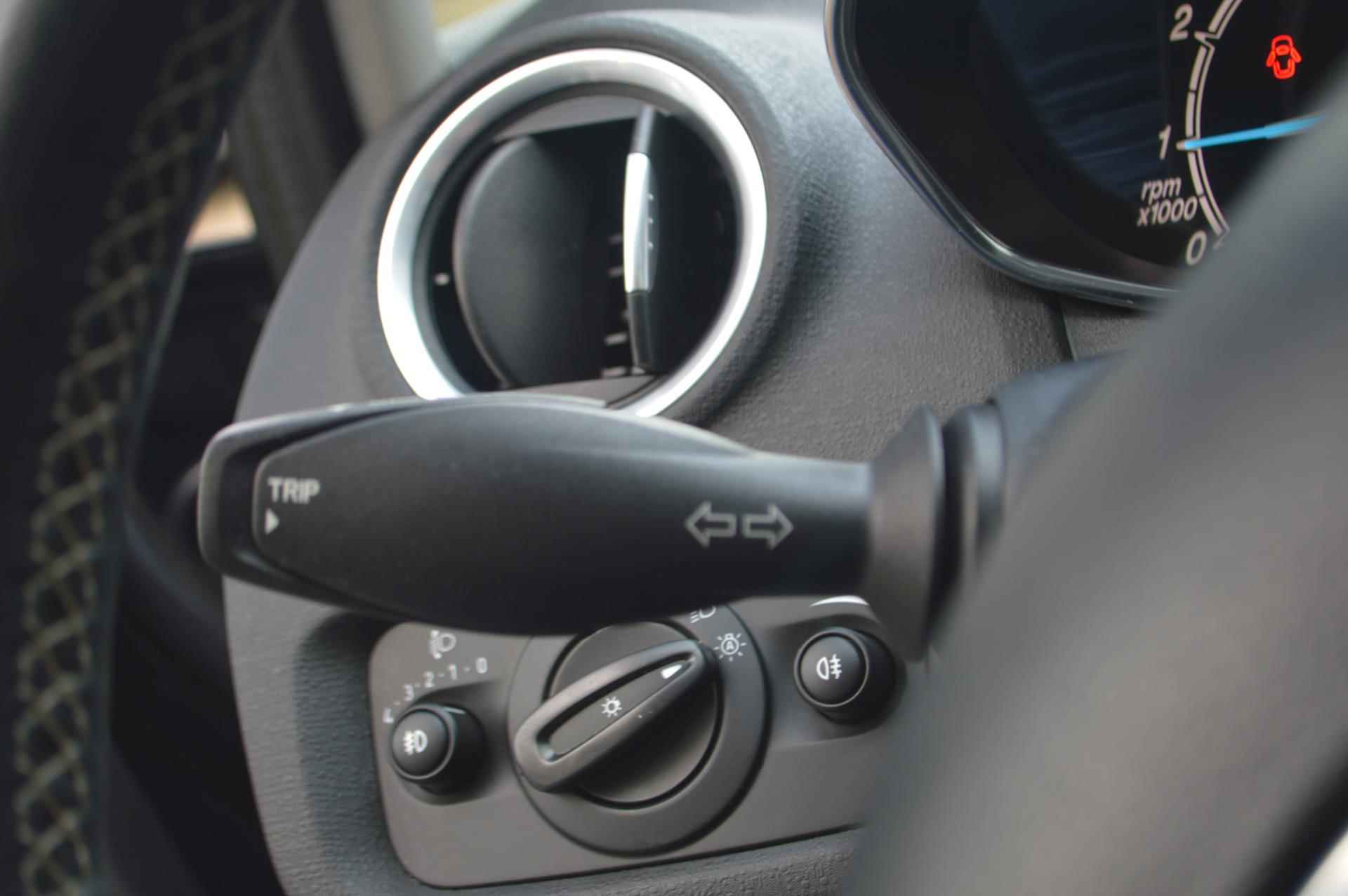 Ford Fiesta 1.0 EcoBoost Titanium Automaat | Navi | Parkeersensoren | LM-velgen - 22/30
