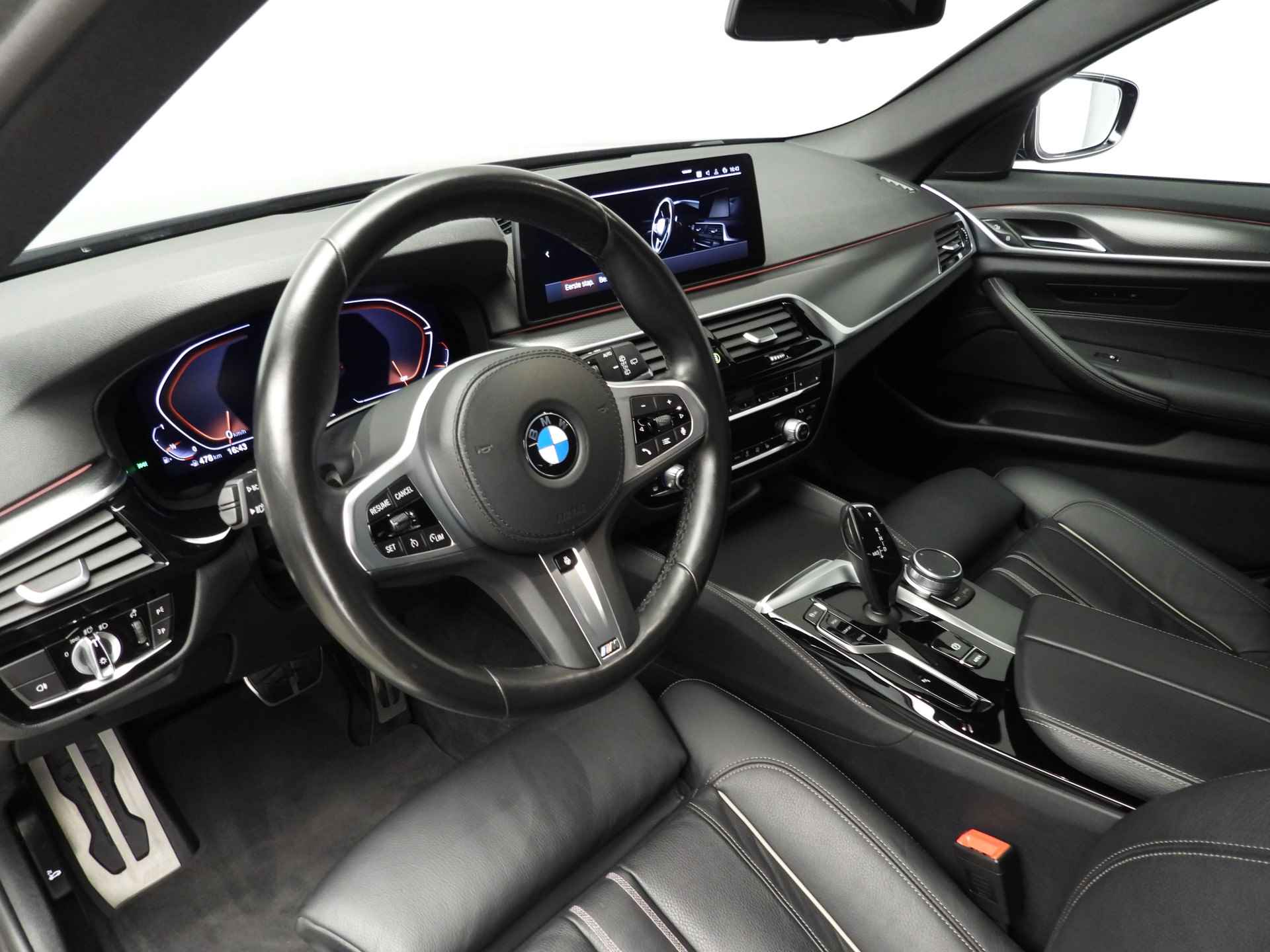 BMW 5 Serie Touring 520i | M Sportpakket / Laserlicht / Leder / Navigatie / Keyles go / Stoelverwarming / DAB / Hifi speakers / Alu 18 inch - 7/41