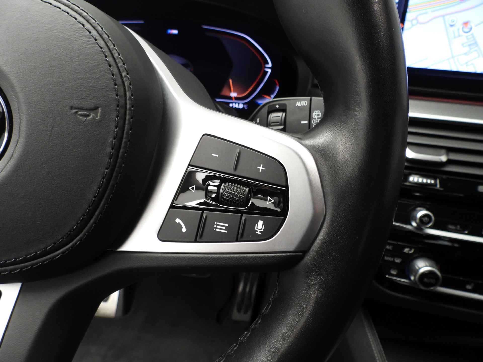 BMW 5 Serie Touring 520i | M Sportpakket / Laserlicht / Leder / Navigatie / Keyles go / Stoelverwarming / DAB / Hifi speakers / Alu 18 inch - 15/41