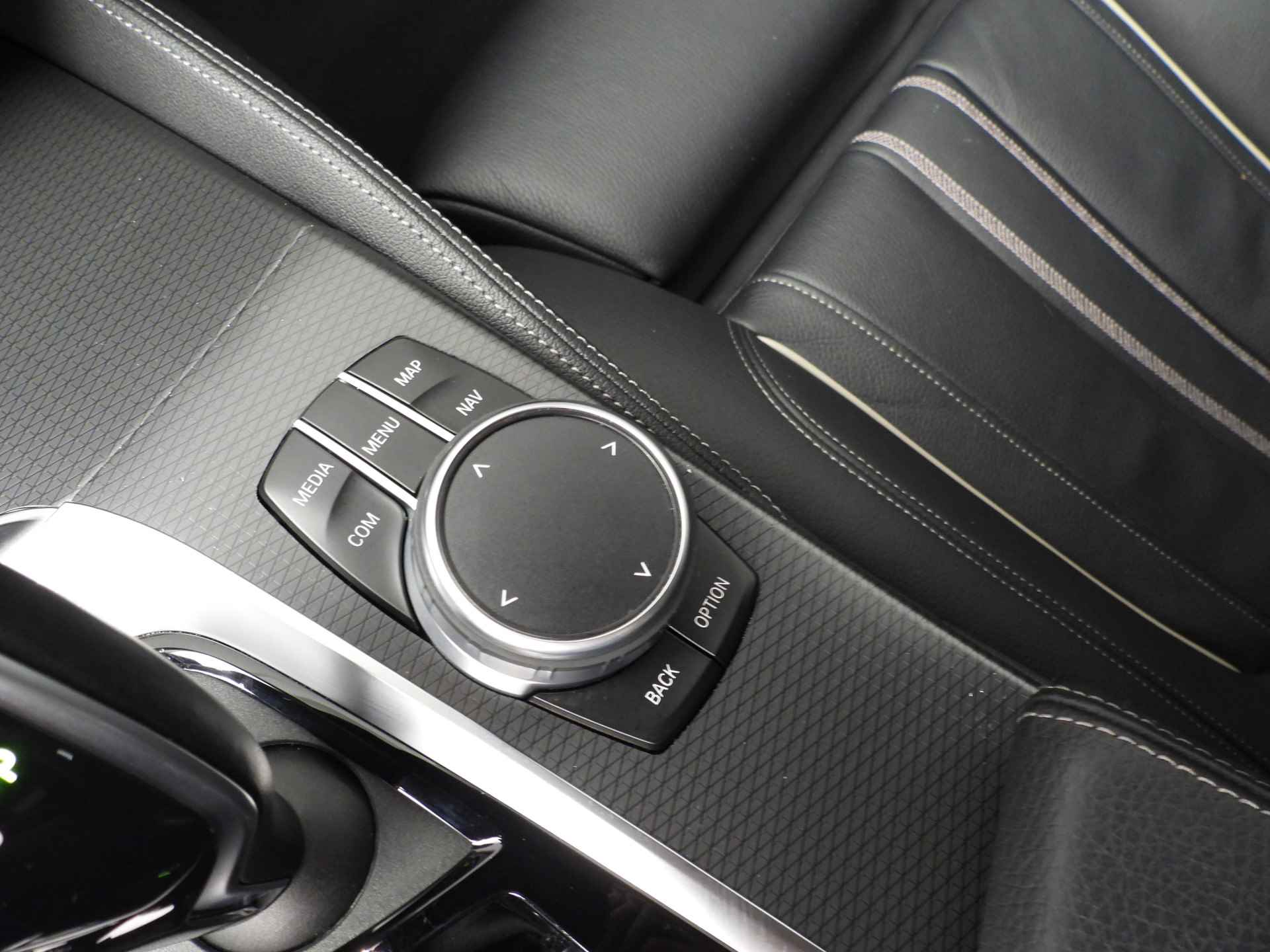 BMW 5 Serie Touring 520i | M Sportpakket / Laserlicht / Leder / Navigatie / Keyles go / Stoelverwarming / DAB / Hifi speakers / Alu 18 inch - 18/41