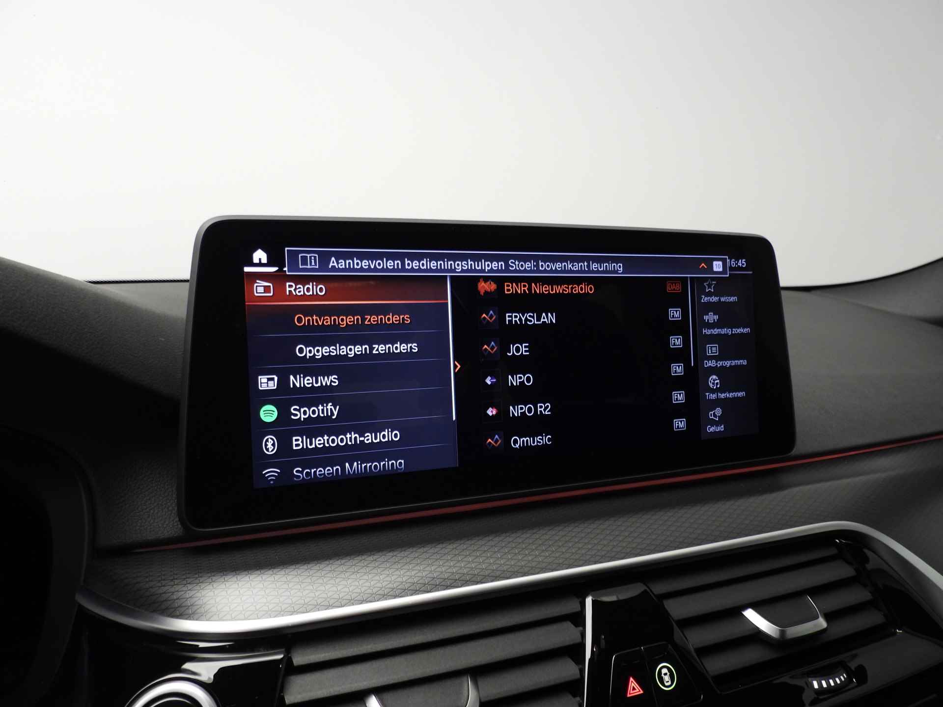 BMW 5 Serie Touring 520i | M Sportpakket / Laserlicht / Leder / Navigatie / Keyles go / Stoelverwarming / DAB / Hifi speakers / Alu 18 inch - 26/41