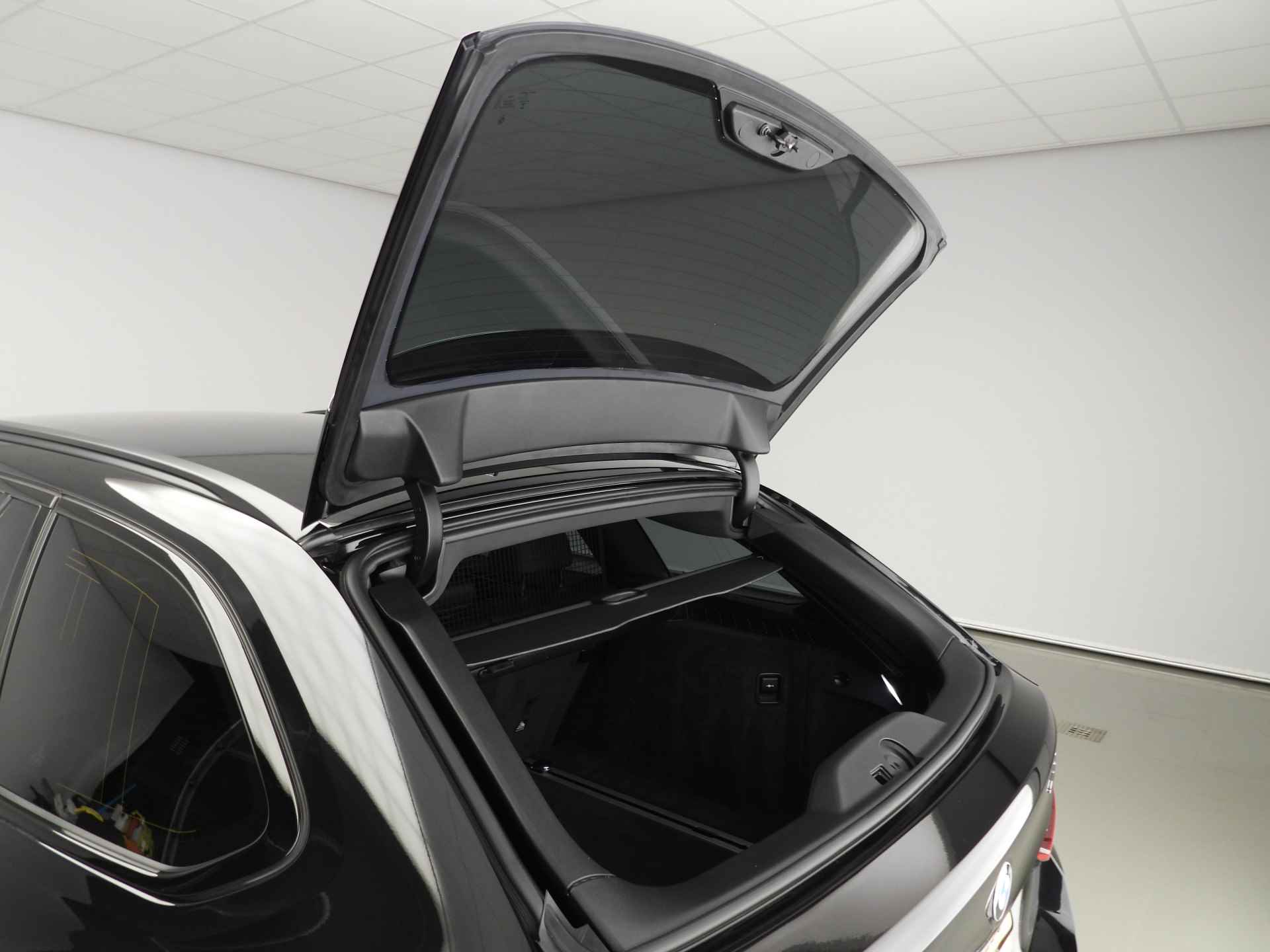 BMW 5 Serie Touring 520i | M Sportpakket / Laserlicht / Leder / Navigatie / Keyles go / Stoelverwarming / DAB / Hifi speakers / Alu 18 inch - 37/41
