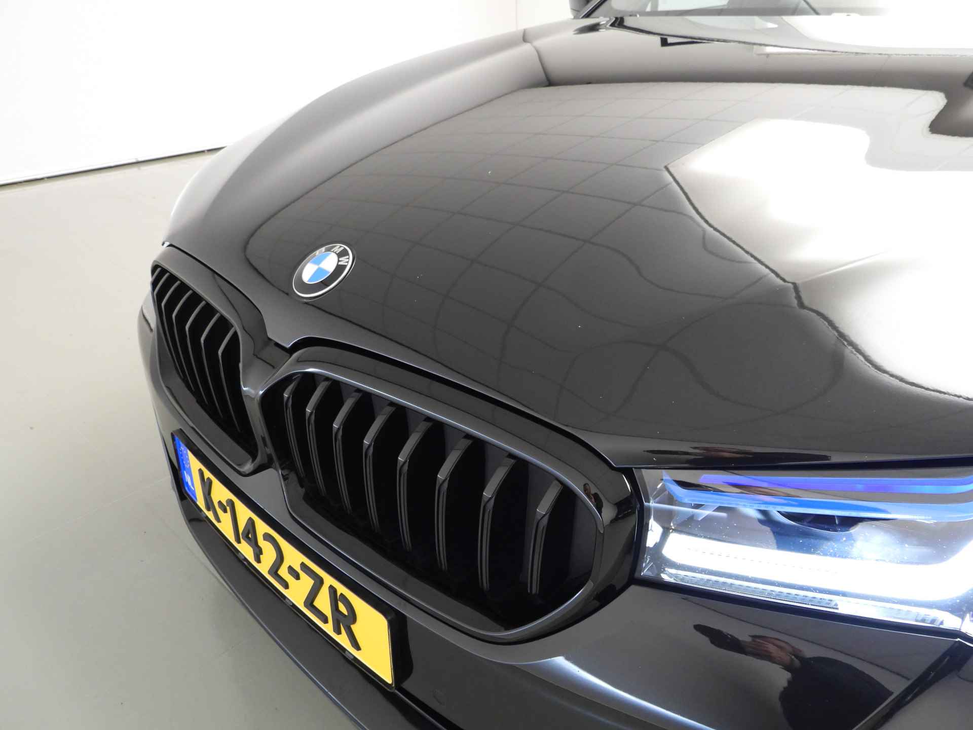 BMW 5 Serie Touring 520i | M Sportpakket / Laserlicht / Leder / Navigatie / Keyles go / Stoelverwarming / DAB / Hifi speakers / Alu 18 inch - 40/41