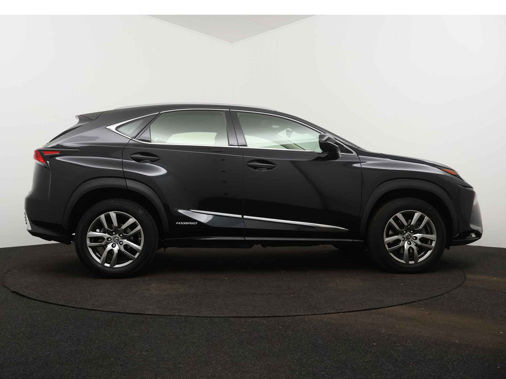 Lexus NX 300h AWD Ultimate Edition Limited | Navigatie | Camera | Parkeersensoen | Stoelverwarming | LM velgen | - 16/47