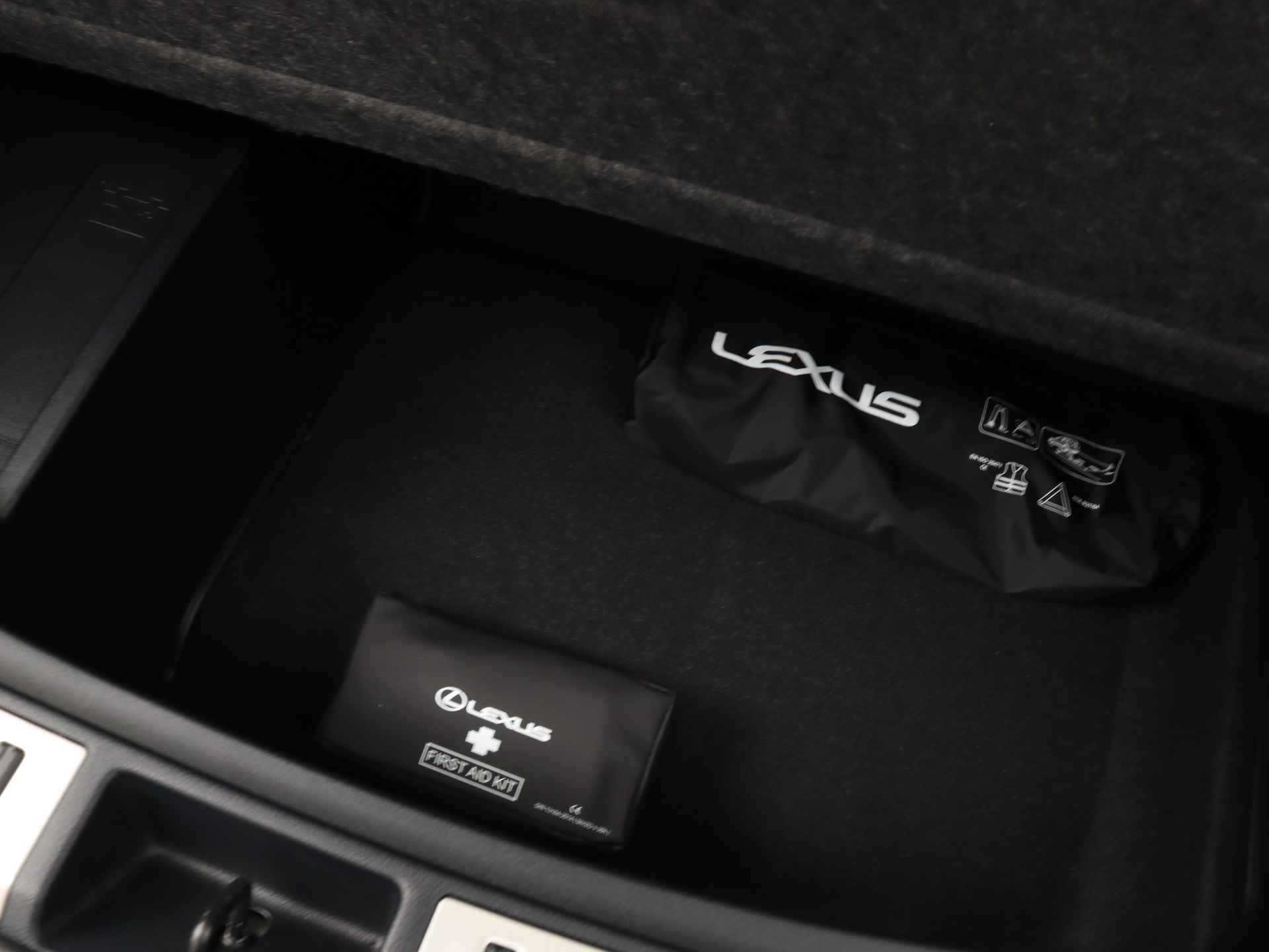 Lexus NX 300h AWD Ultimate Edition Limited | Navigatie | Camera | Parkeersensoen | Stoelverwarming | LM velgen | - 40/47