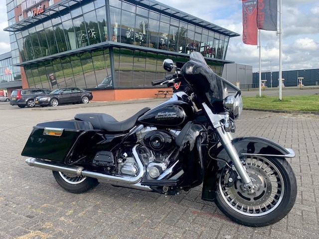 Harley-Davidson FLHT FLHX STREETGLIDE UITV bij viaBOVAG.nl