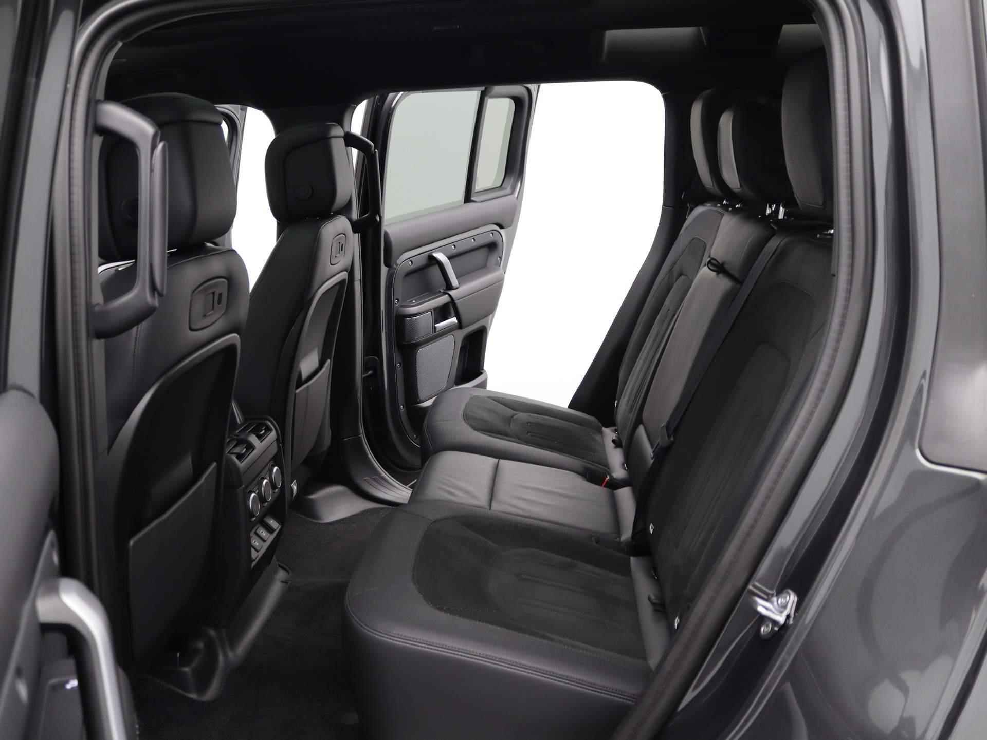 Land Rover Defender 5.0 P525 110 V8 | NP € 214.829,- | Panorama Dak | Alcantara | Stoel Ventilatie | Koelvak | 22 Inch | Trekhaak | - 18/62