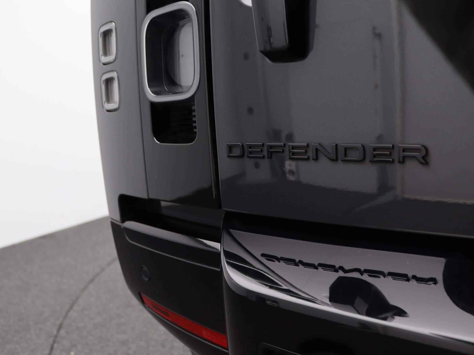 Land Rover Defender 5.0 P525 110 V8 | NP € 214.829,- | Panorama Dak | Alcantara | Stoel Ventilatie | Koelvak | 22 Inch | Trekhaak | - 49/62