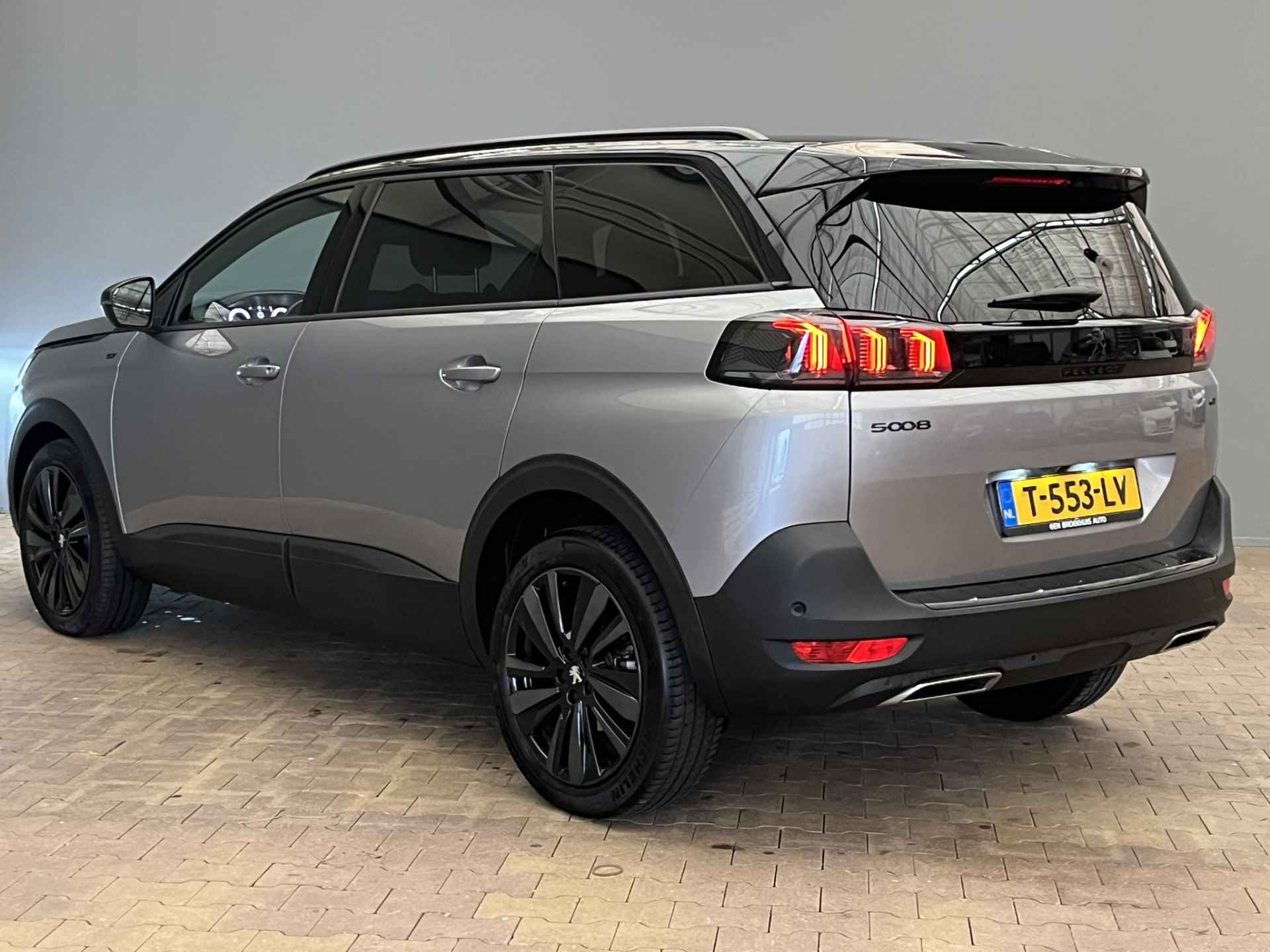 Peugeot 5008 1.2 130PK GT Black Pack | 7.Persoons | Elek.Klep | Camera | Navigatie | Keyless | Stoelverwarming | Leder\Stof | Carplay | DAB+ | 19'' Lichtmetaal | Getint glas | Bluetooth | Touchscreen | - 3/33