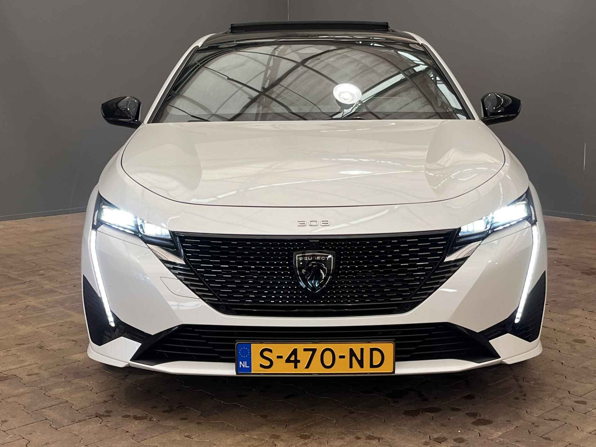 Peugeot 308 1.6 225PK Hybrid GT | Panoramadak | Trekhaak | FOCAL | Elek.Stoel | Geheugen | Massage | Alcantara/Leder | Elek.Klep | 360 Camera | Stoelverwarming | Stuurverwarming | Carplay | Navigatie | Dode hoek | Bluetooth | - 8/36