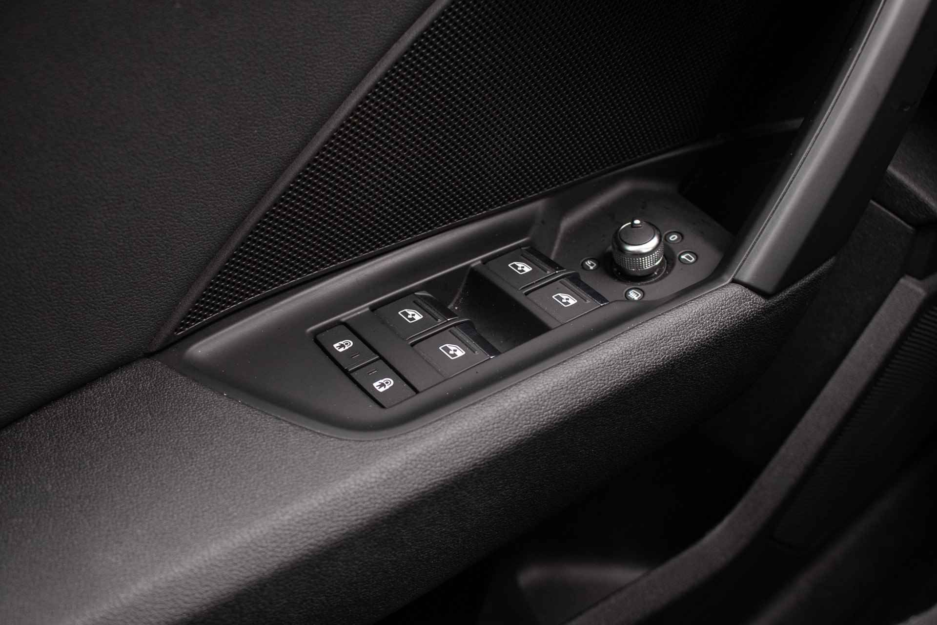Audi A3 Sportback 35 TFSI Business edition Automaat All-in rijklaarprijs | Schuif-/kanteldak | Leer | 3D Nav | Afn. Trekhaak | Stoelverw. - 40/45