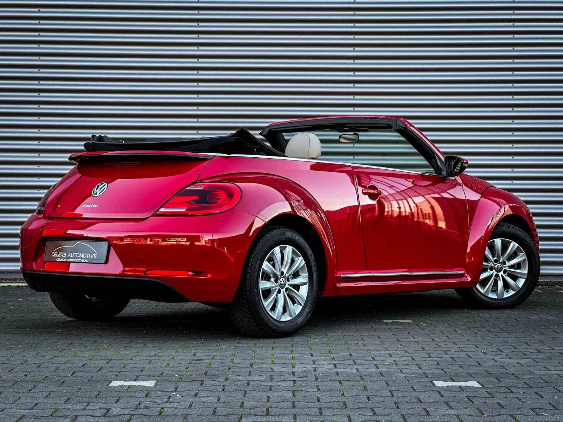 Volkswagen Beetle Cabriolet 1.2 TSI Design | Leder | Parkeersensoren | Windscherm | 1e eig. | Radio/CD | Elektr. ramen | - 2/43