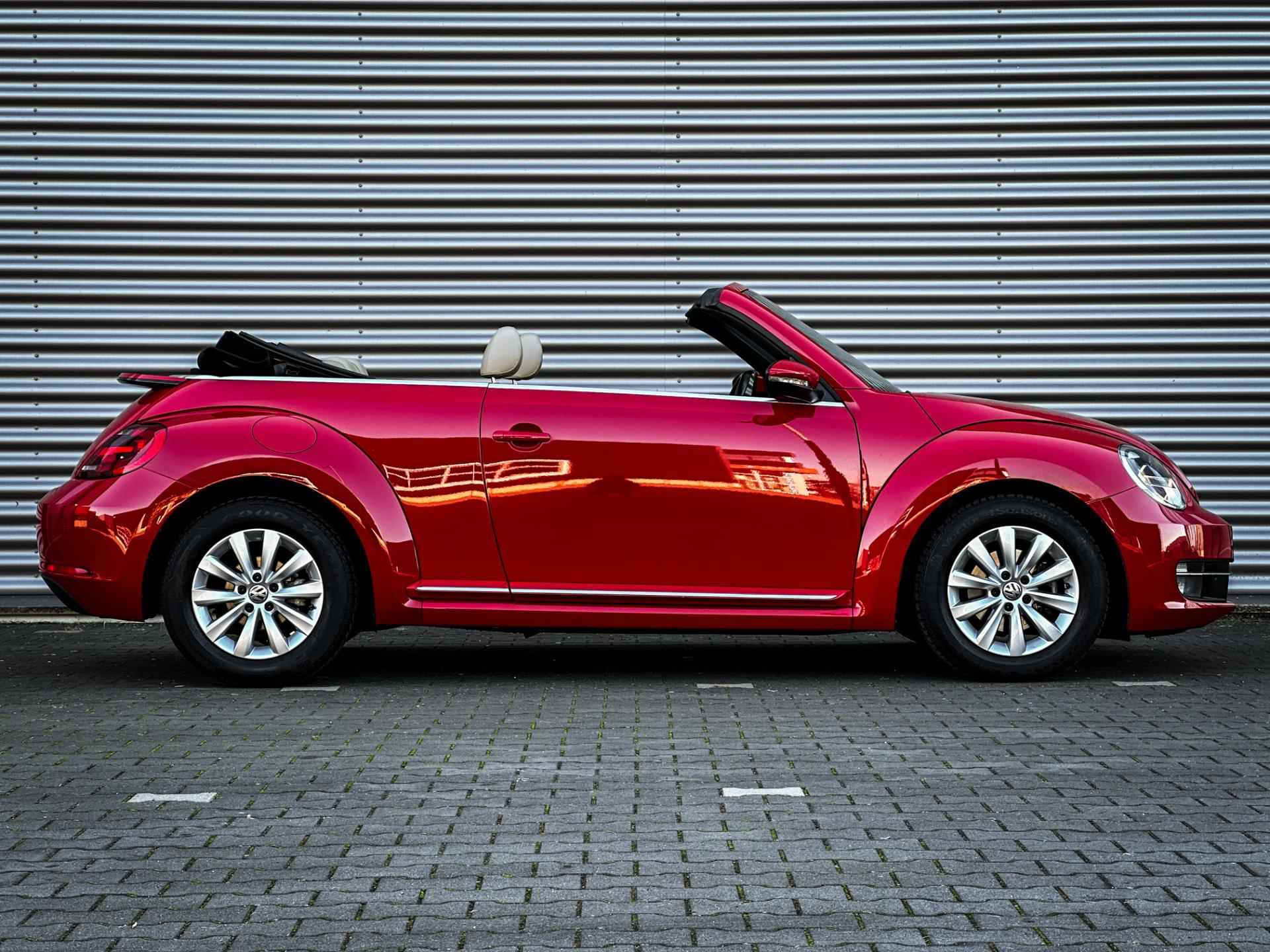 Volkswagen Beetle Cabriolet 1.2 TSI Design | Leder | Parkeersensoren | Windscherm | 1e eig. | Radio/CD | Elektr. ramen | - 13/43